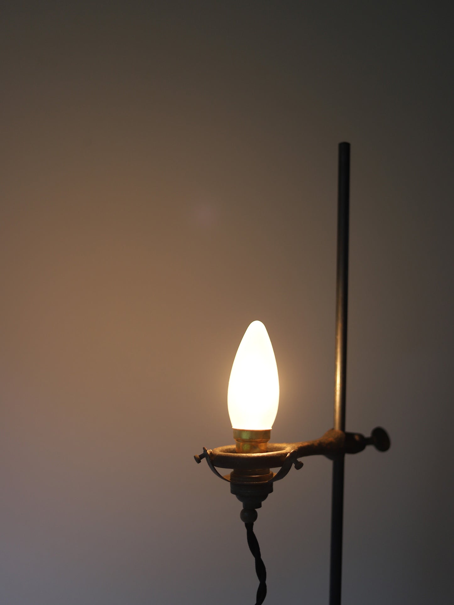 IRON STAND LAMP