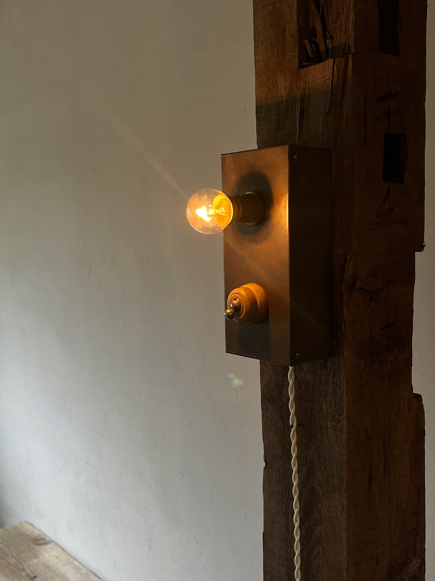 BRASS SOCKET LAMP WITH SWITCH : B