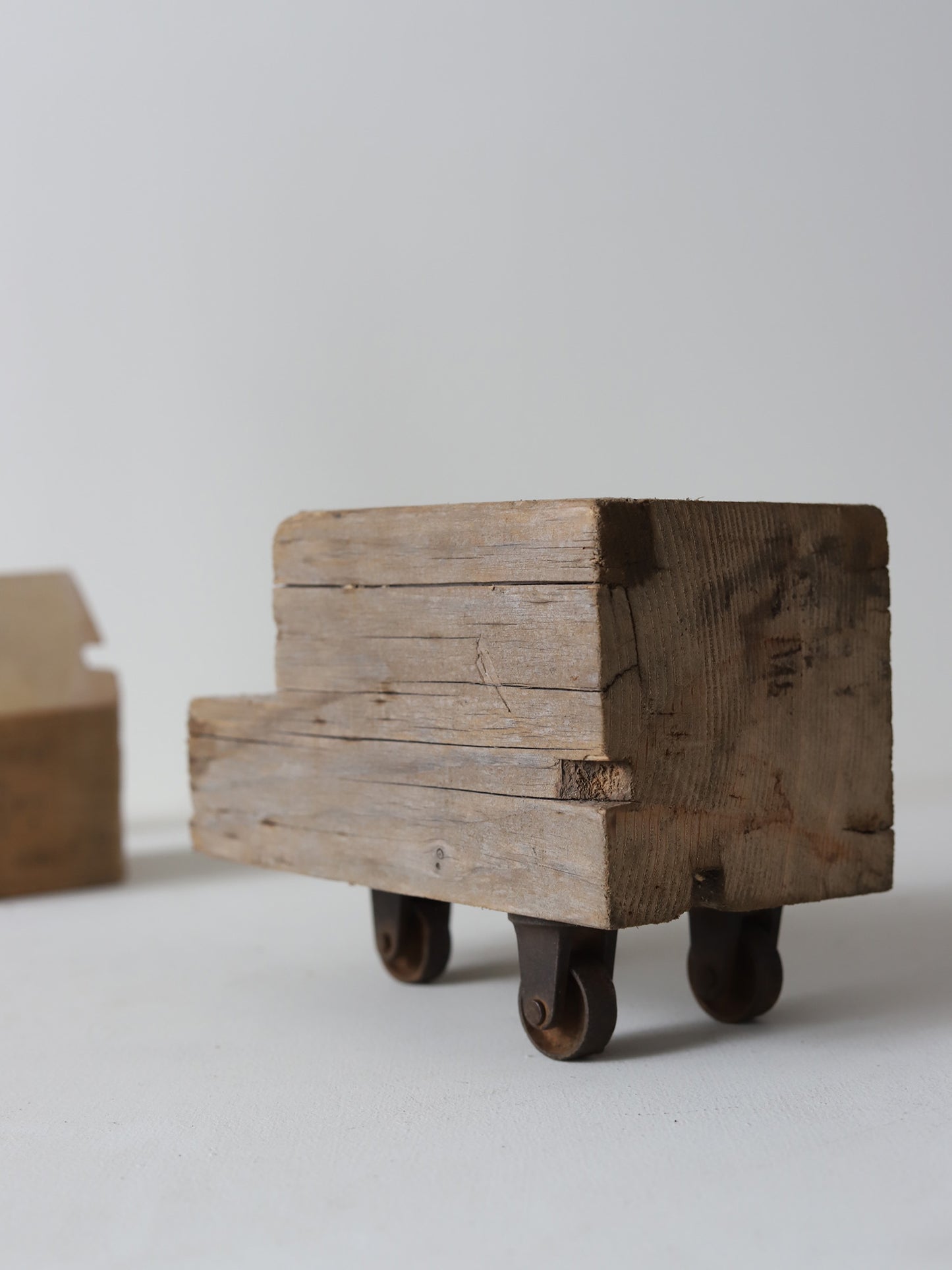 003 オート三輪と三角屋根