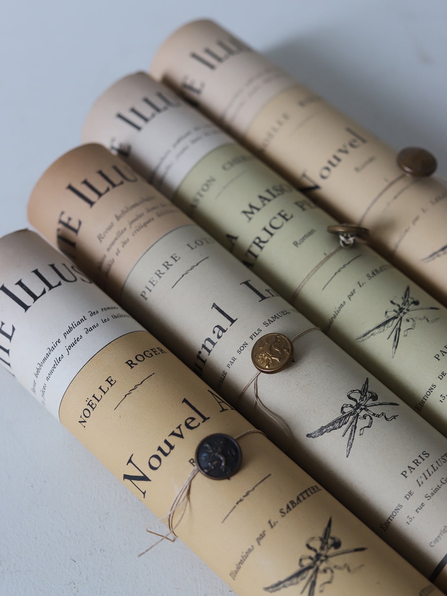 LA PETITE ILLUSTRATION