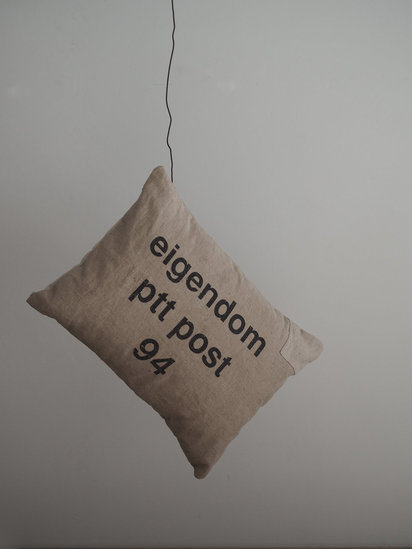 POST BAG CUSHION　A