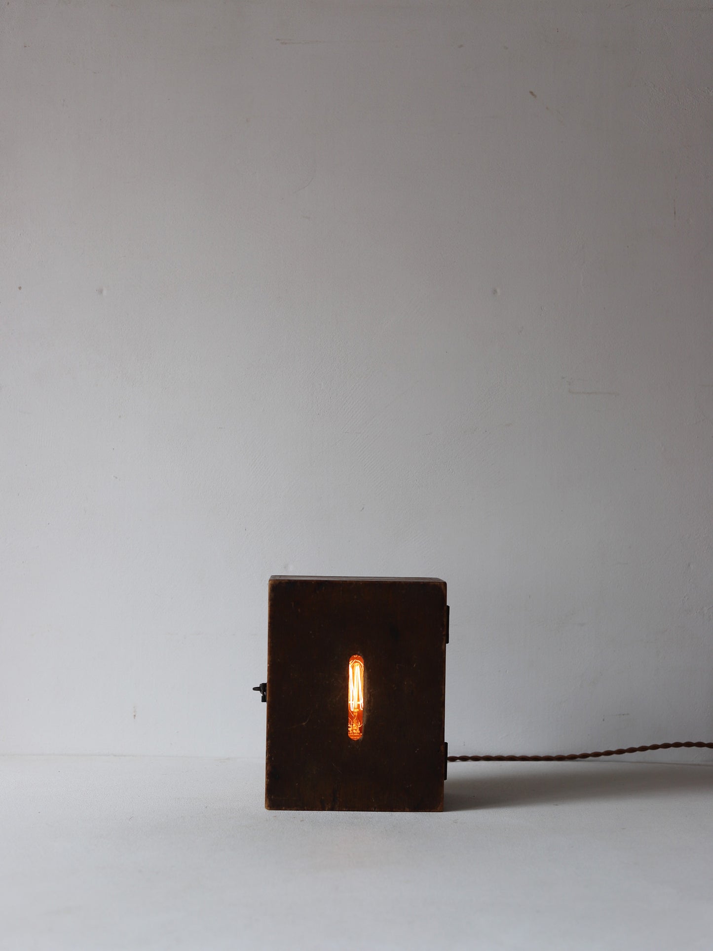 WOOD BOX LAMP