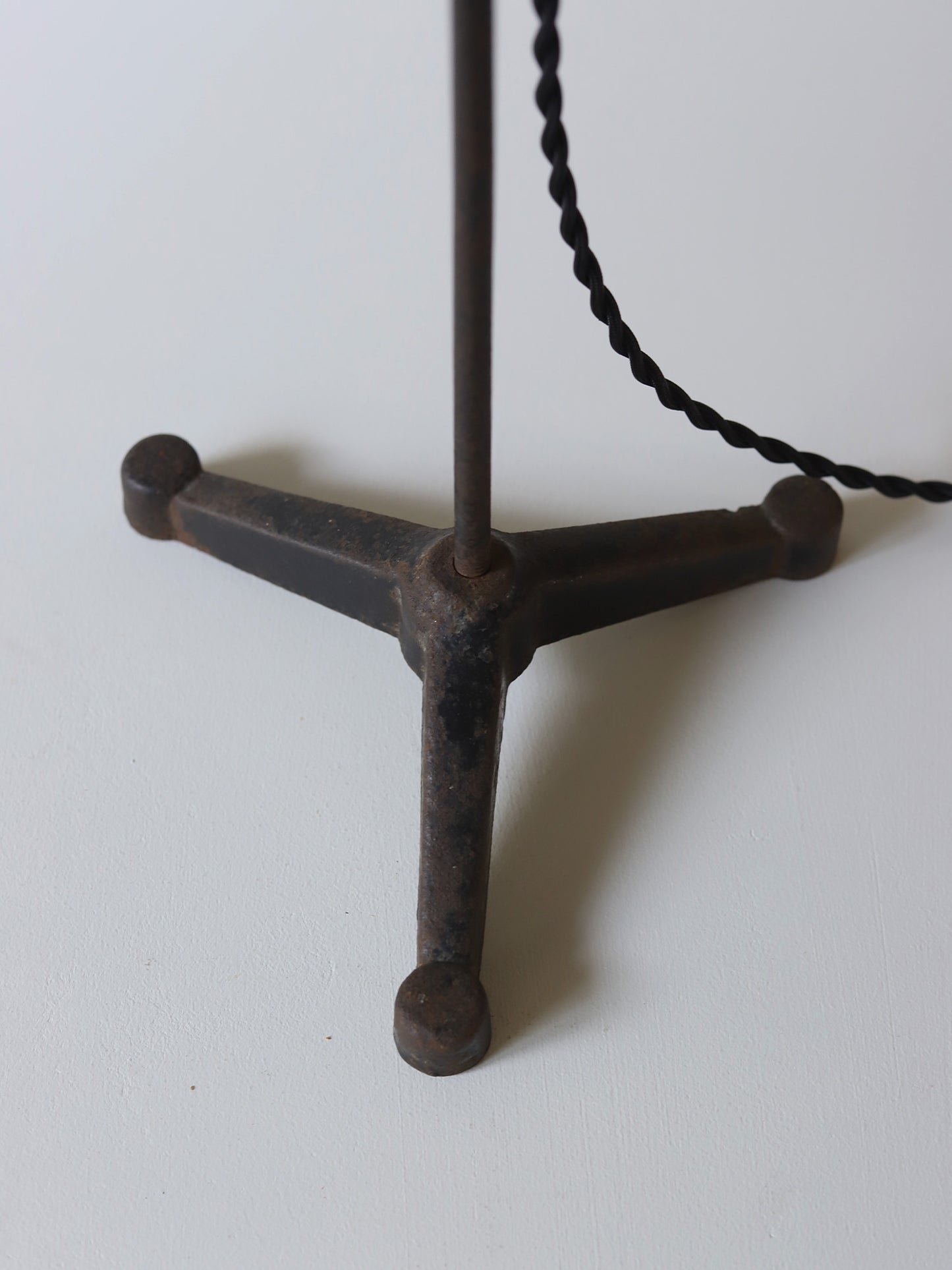 IRON STAND LAMP 178