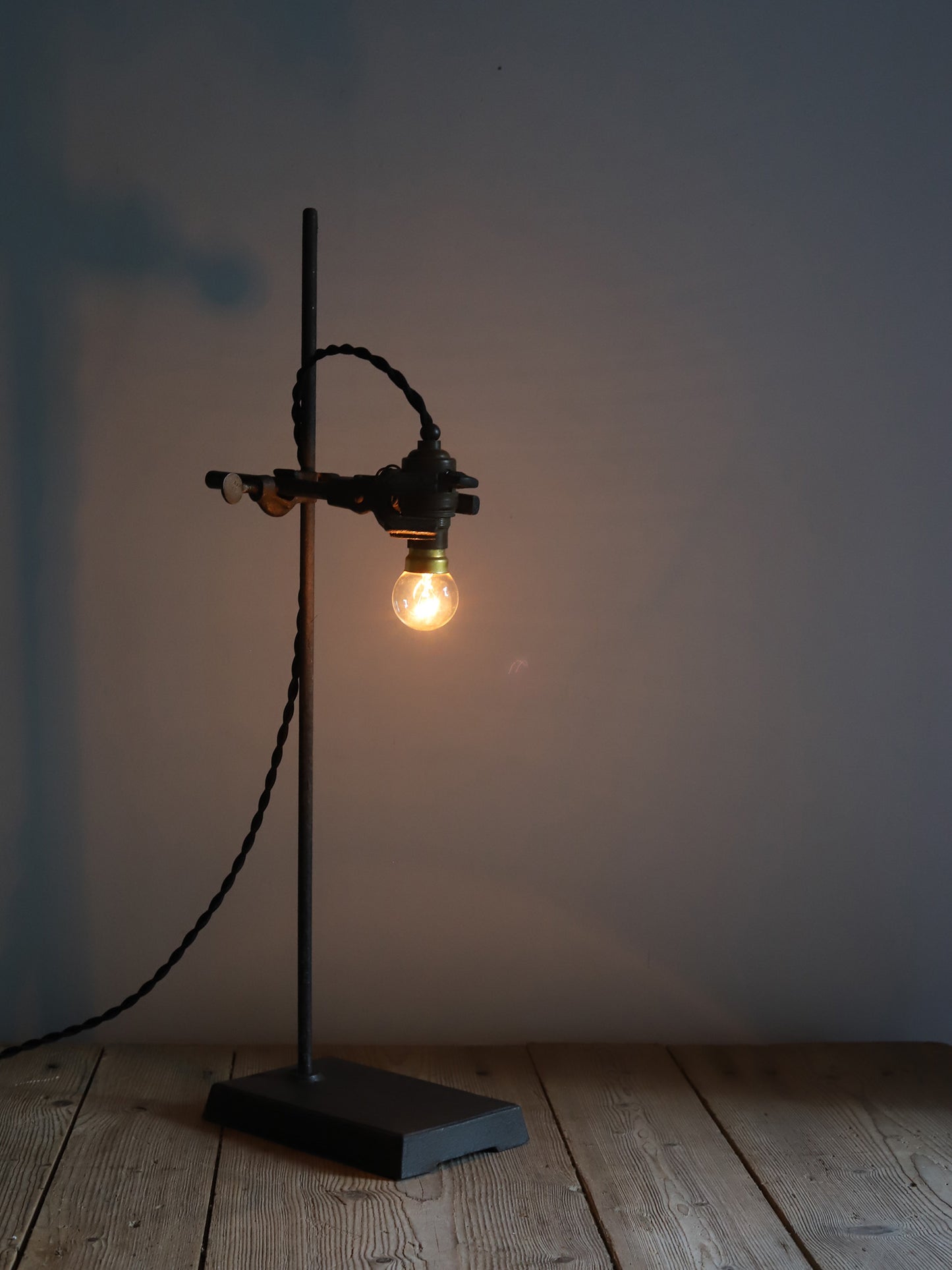 IRON STAND LAMP 179