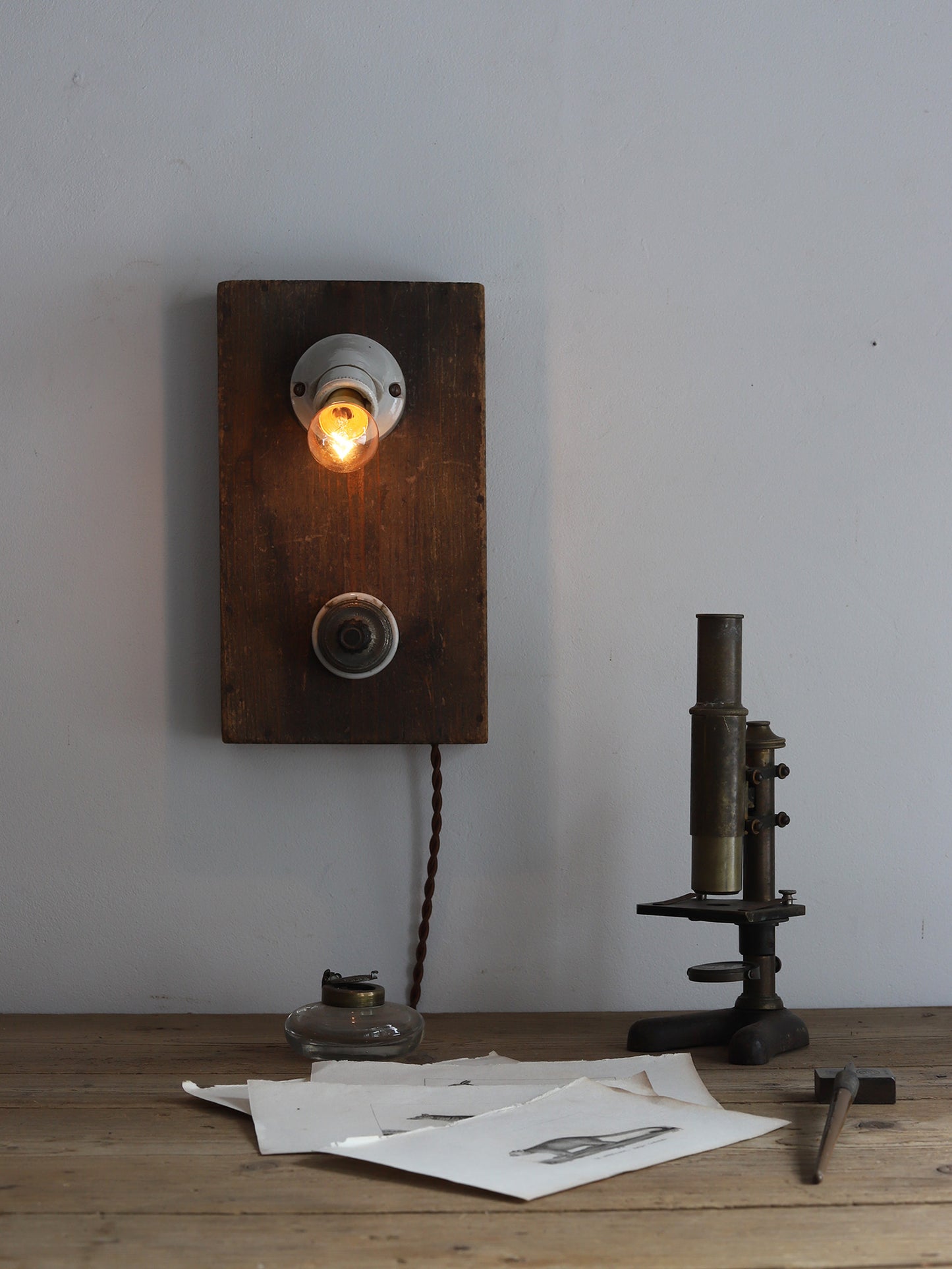 WALL LAMP