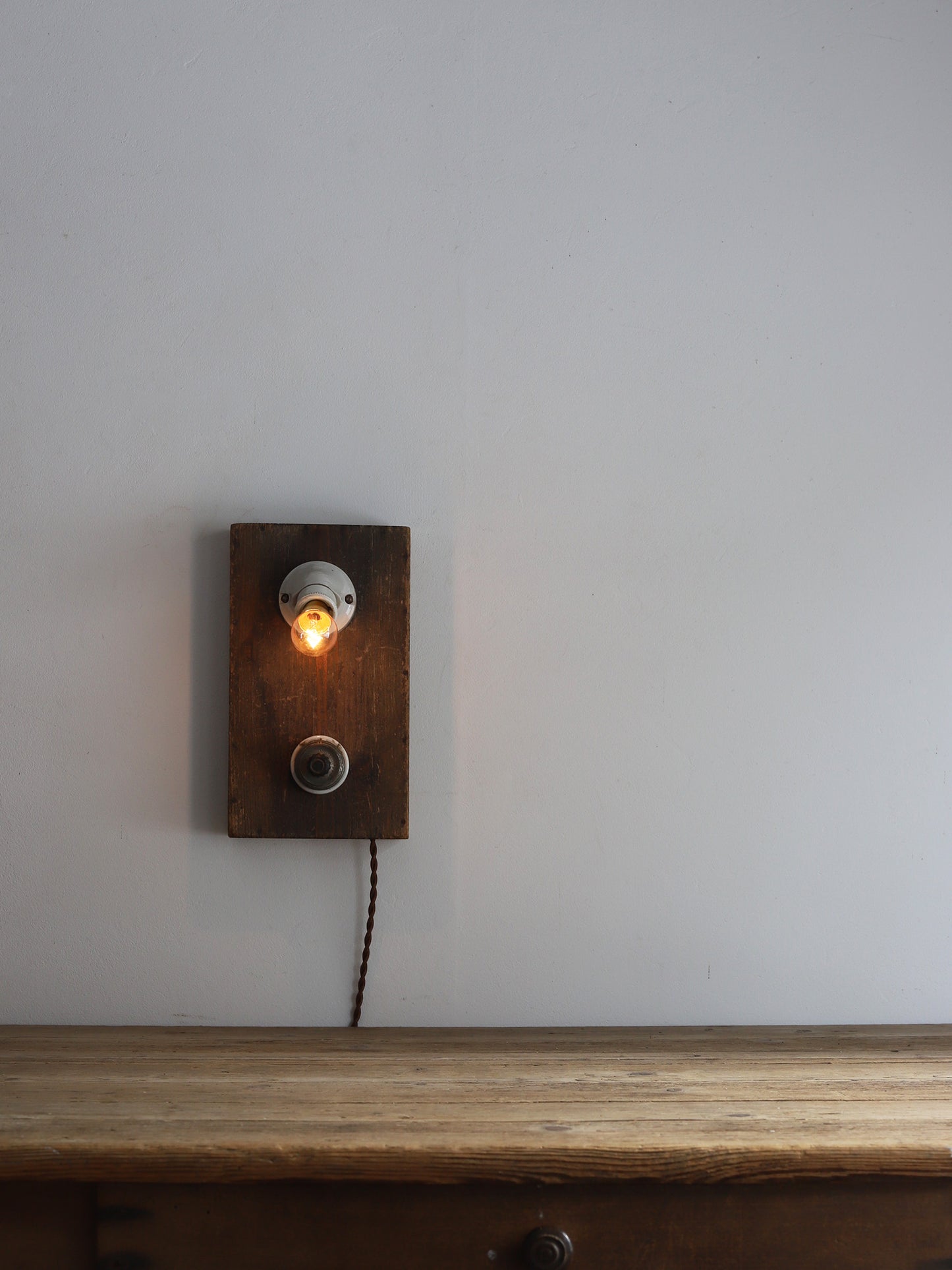 WALL LAMP