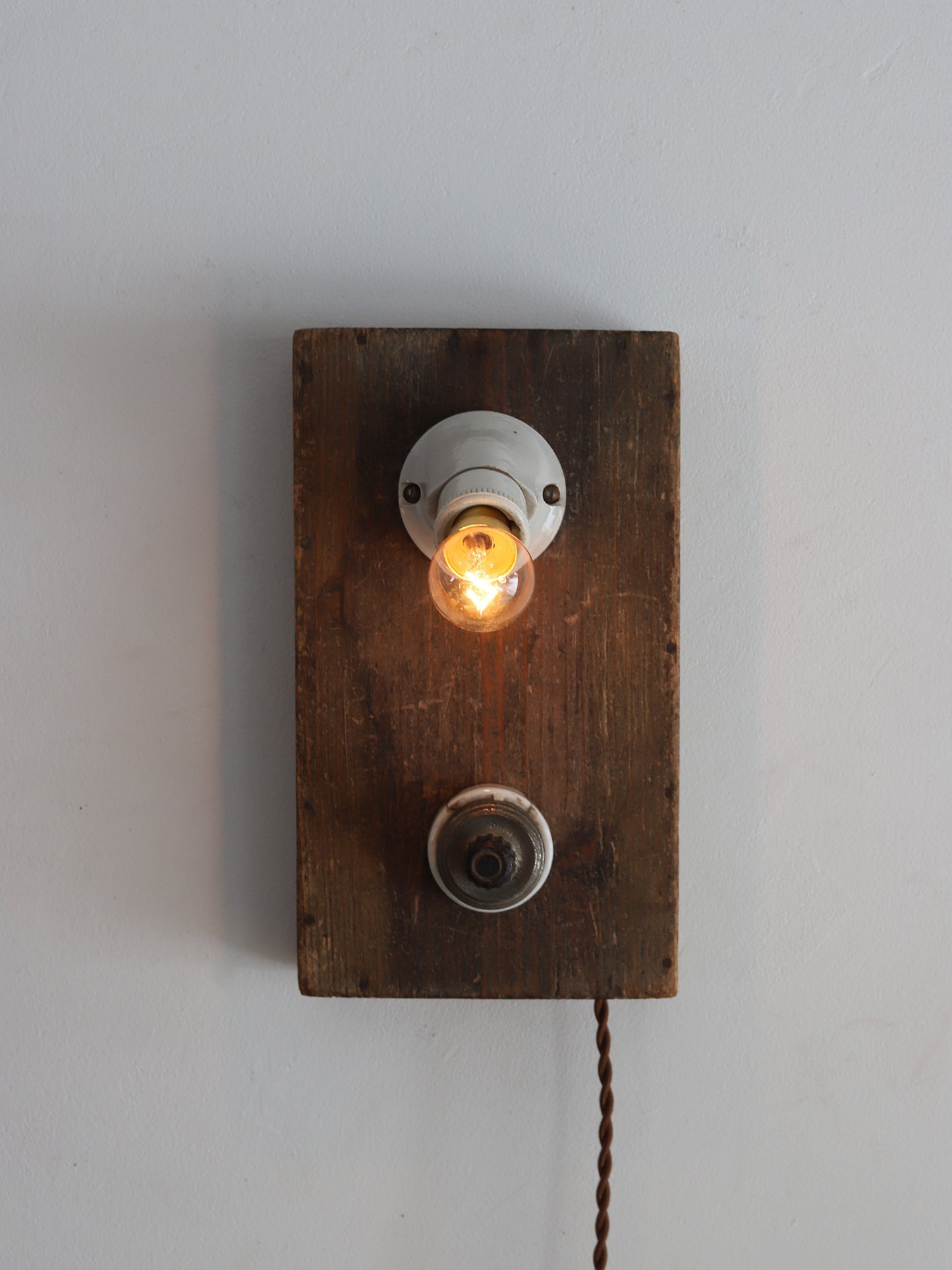 WALL LAMP