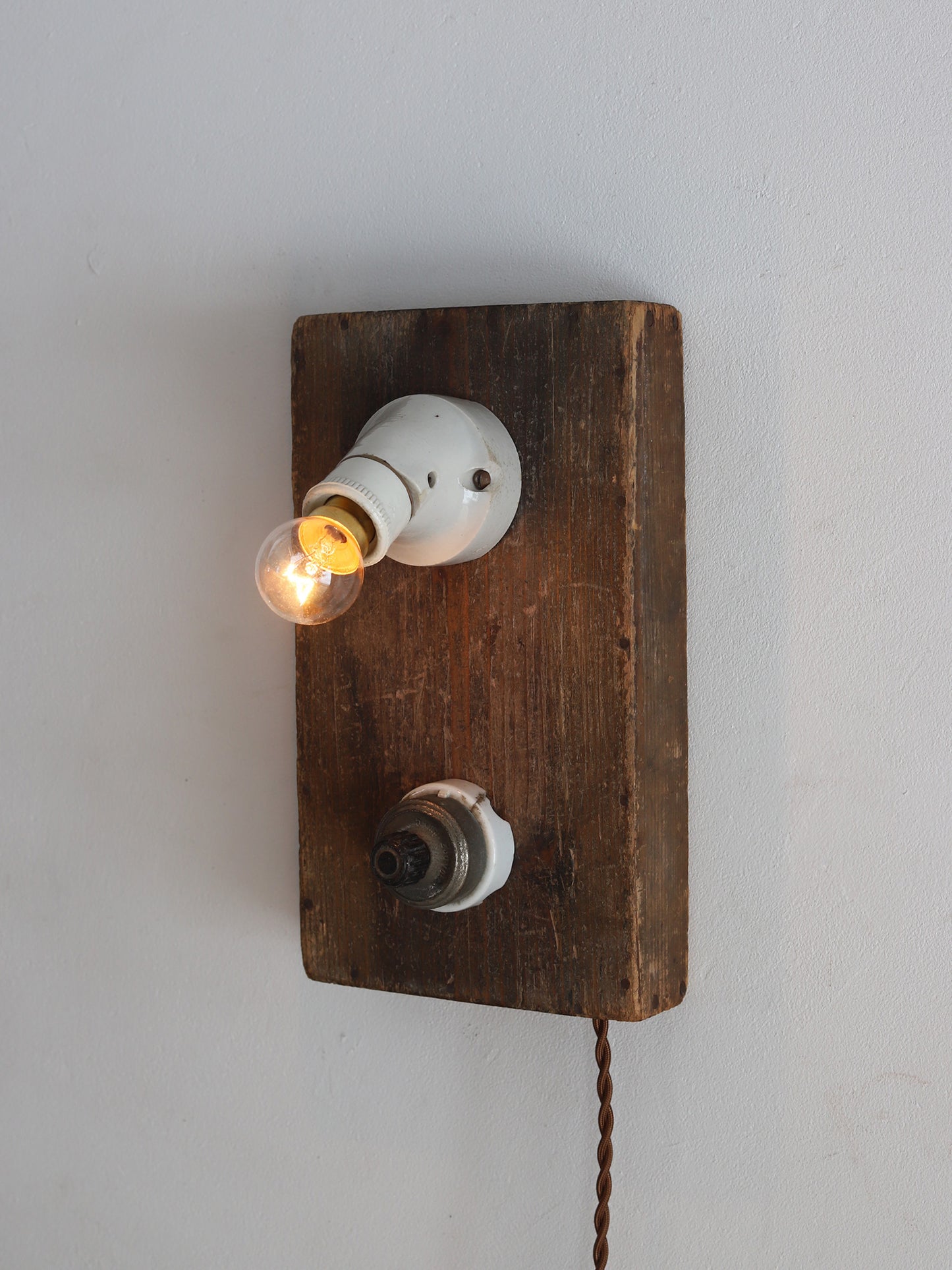 WALL LAMP