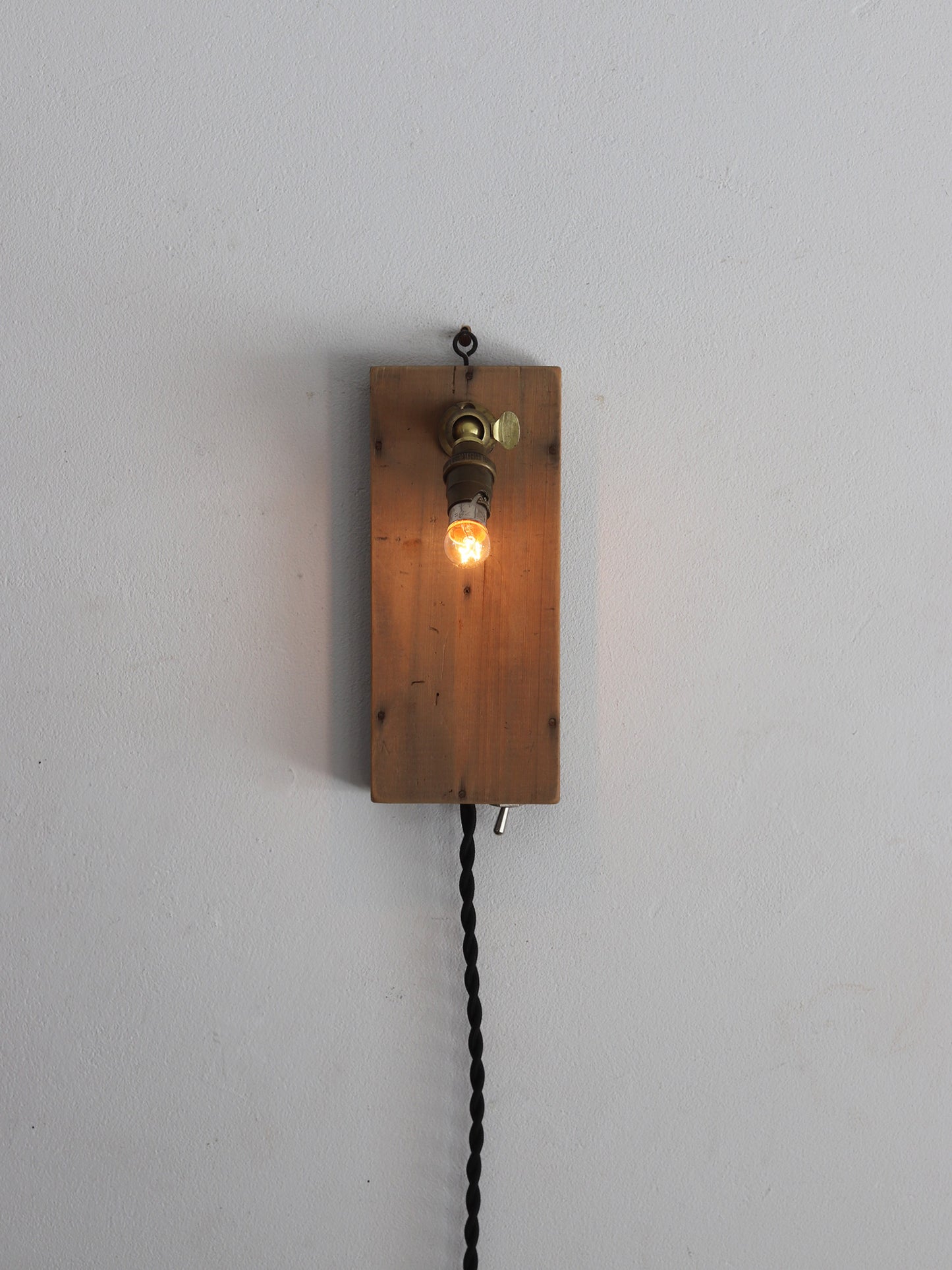 WOOD BASE LAMP