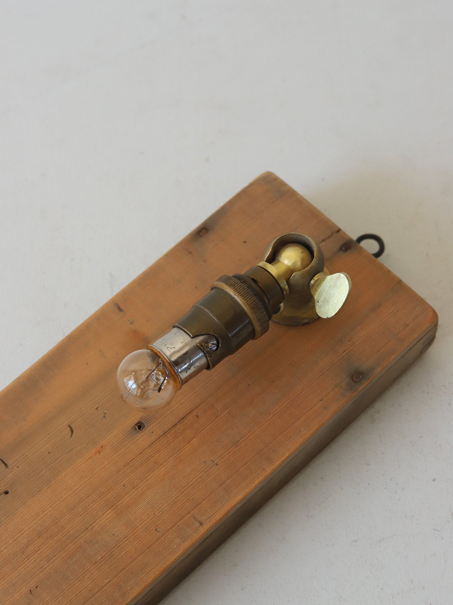 WOOD BASE LAMP