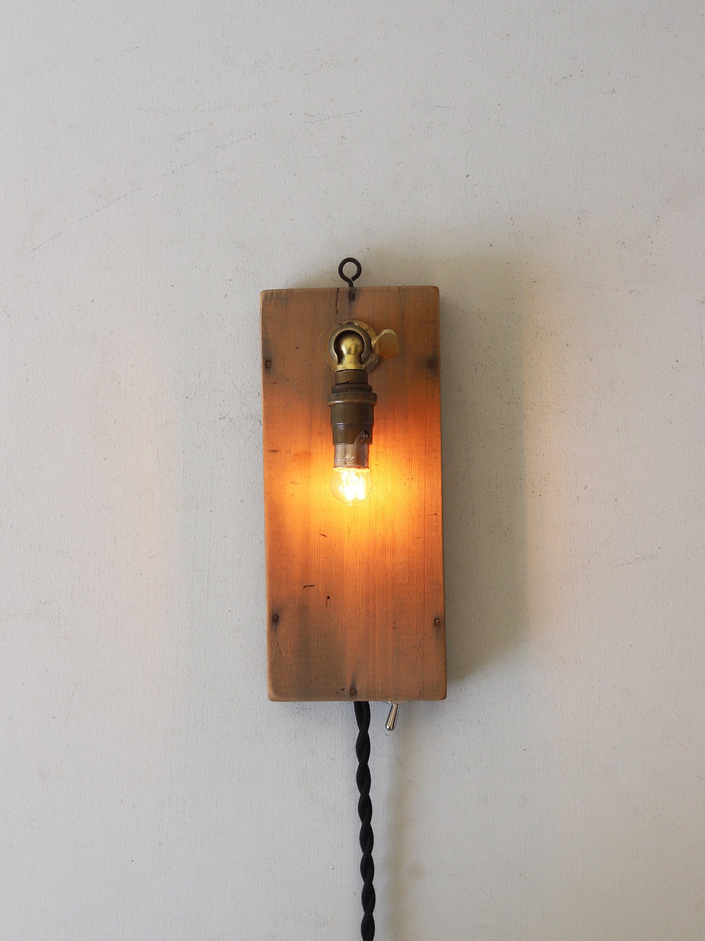 WOOD BASE LAMP