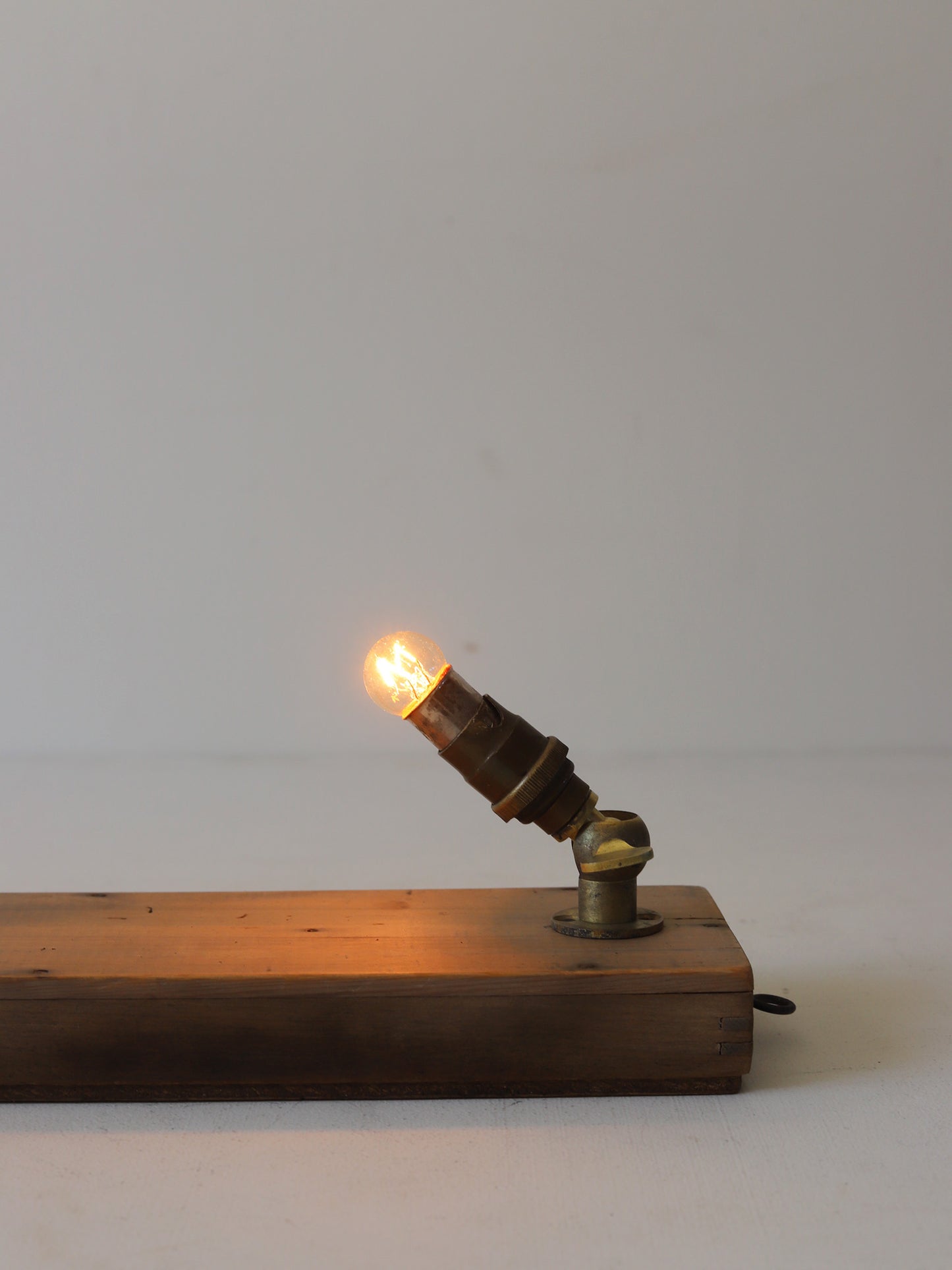 WOOD BASE LAMP