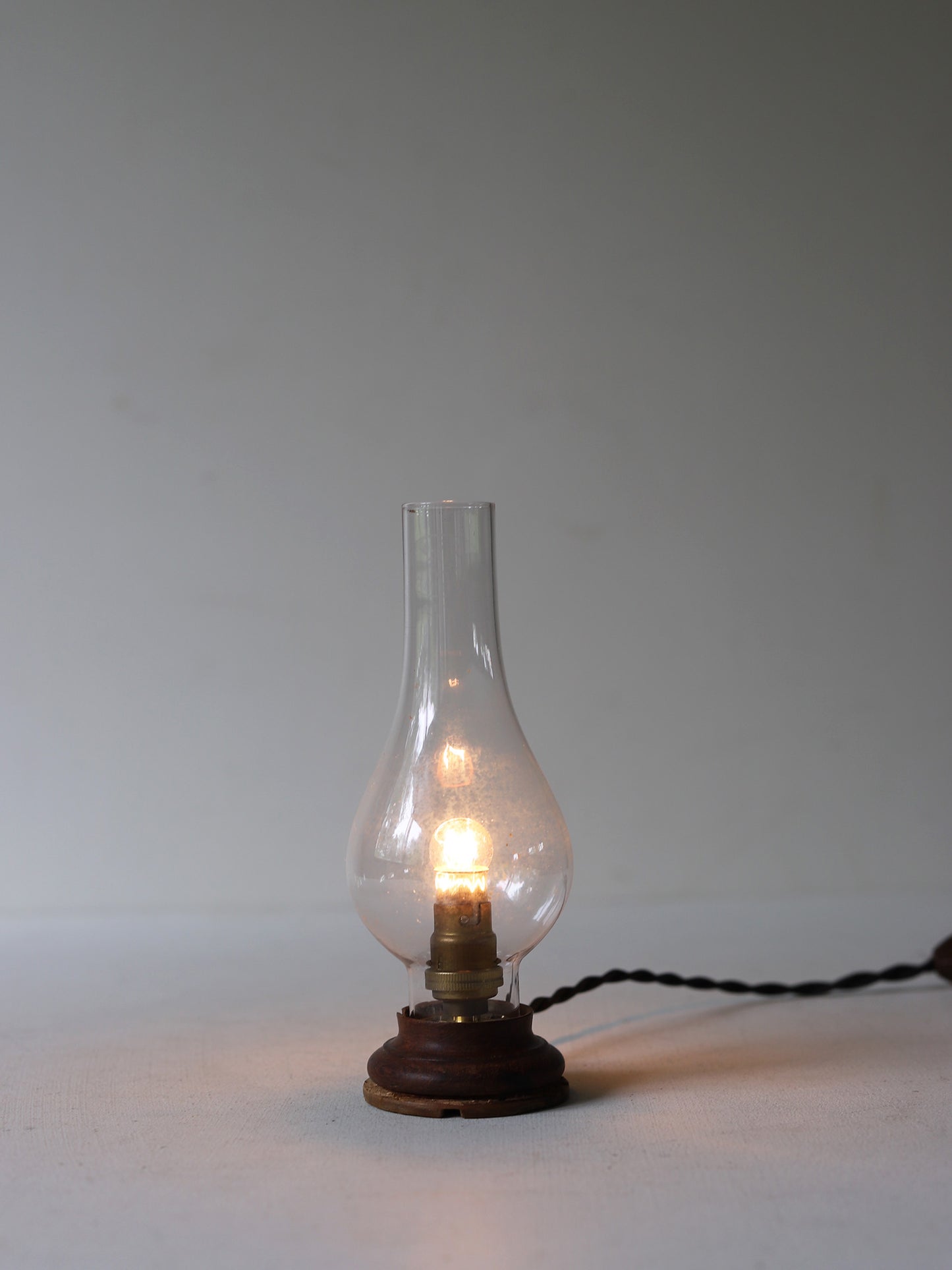 GLASS SHADE STAND LAMP