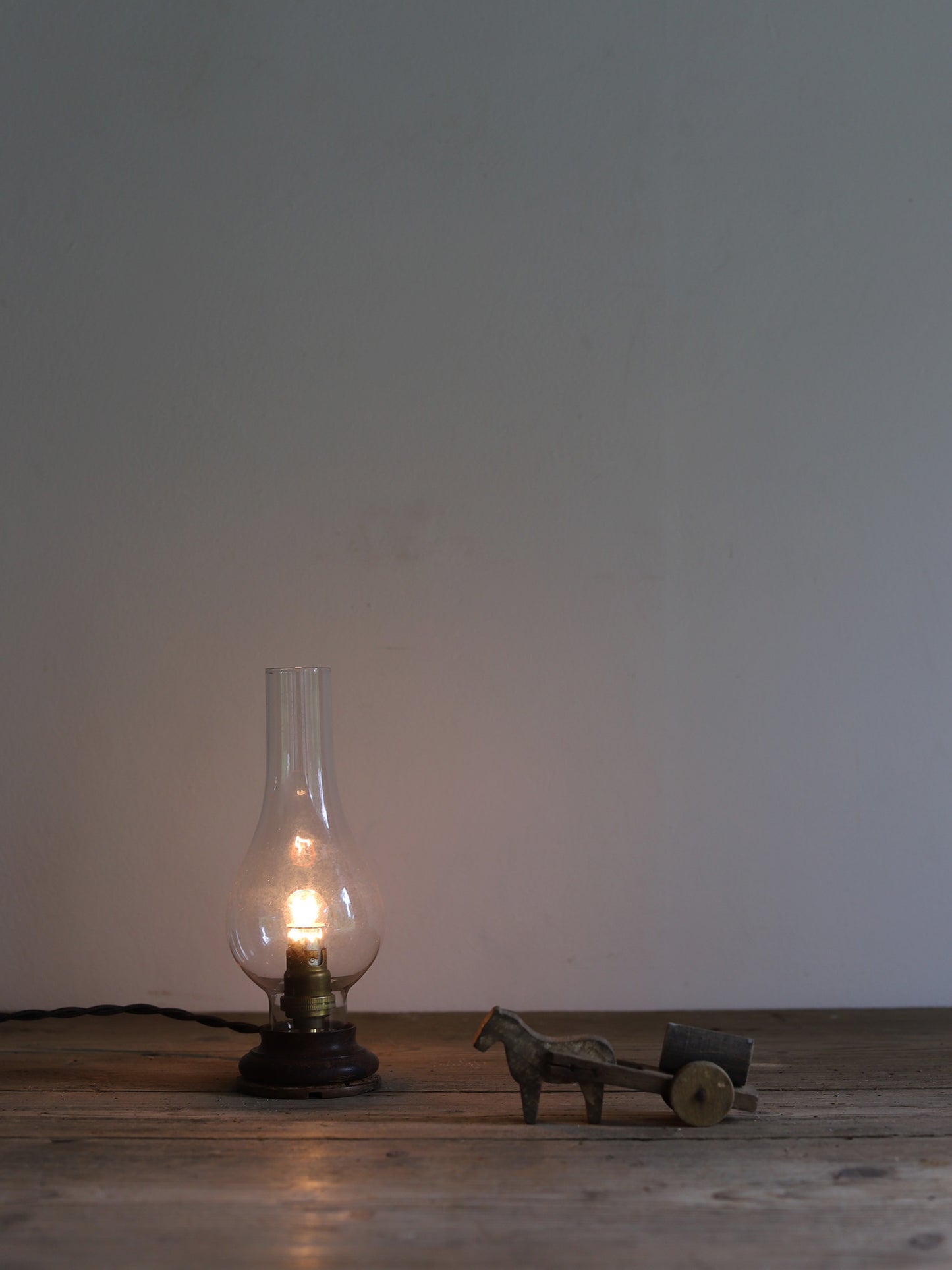 GLASS SHADE STAND LAMP