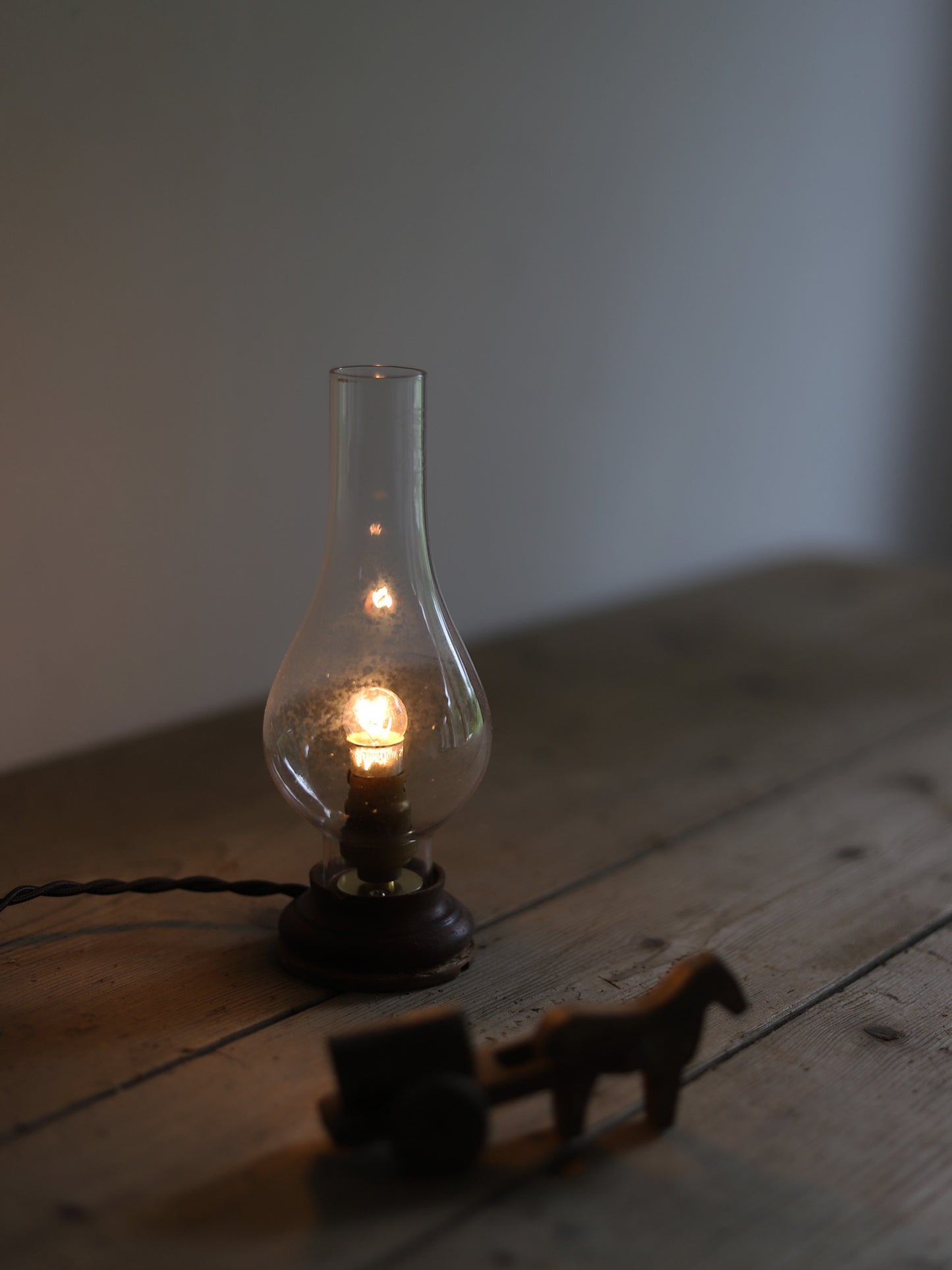 GLASS SHADE STAND LAMP