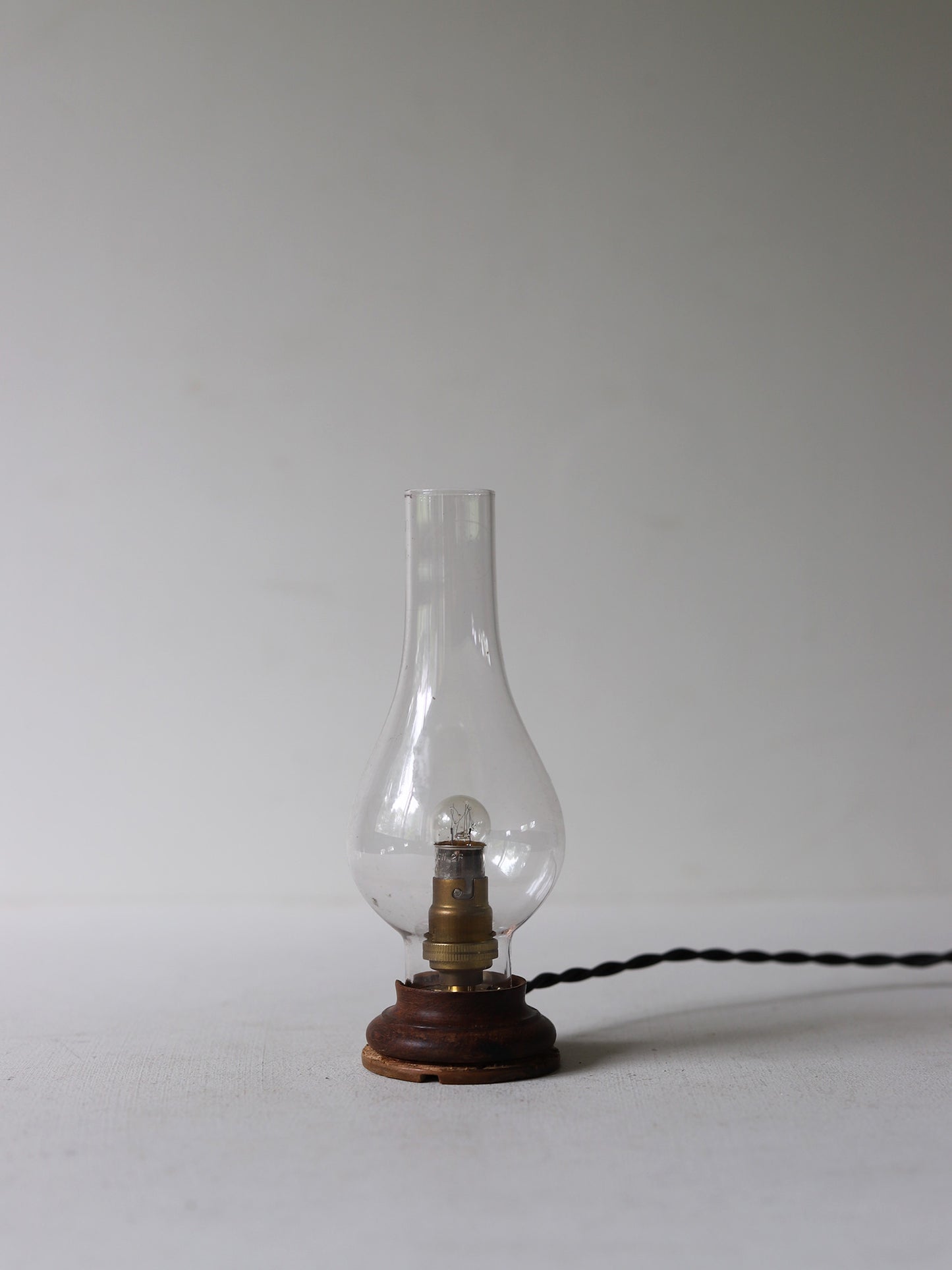 GLASS SHADE STAND LAMP