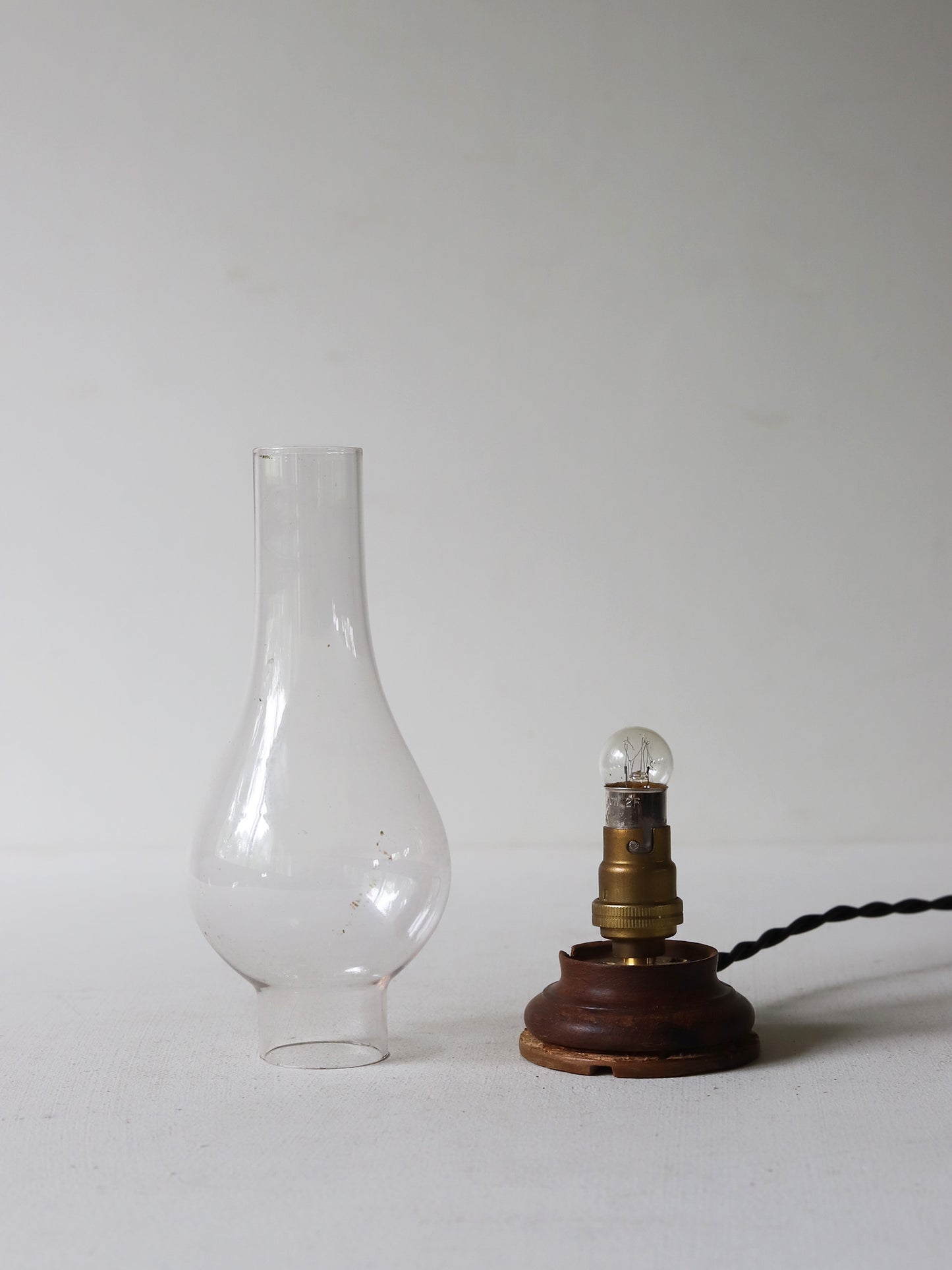 GLASS SHADE STAND LAMP