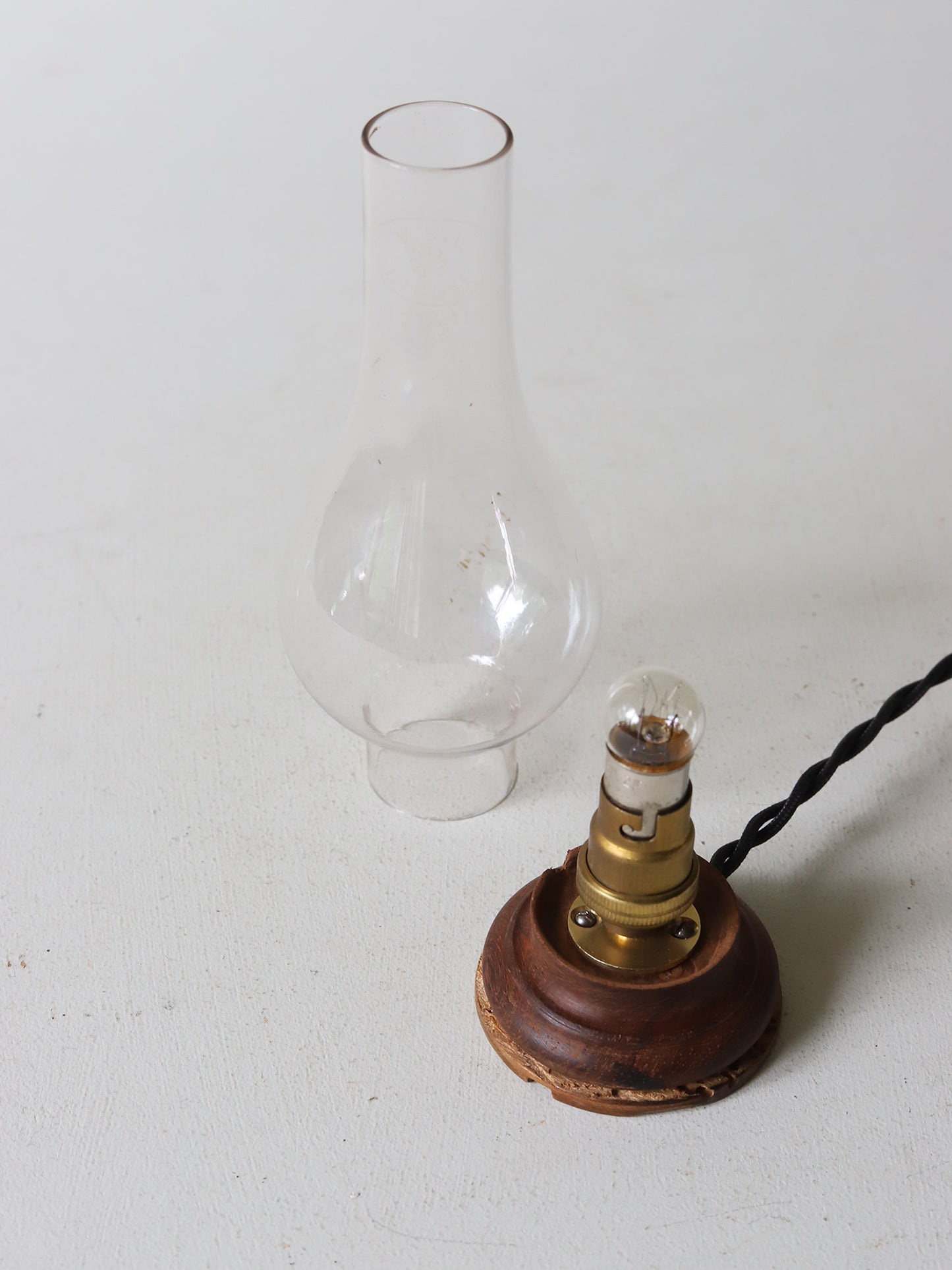 GLASS SHADE STAND LAMP