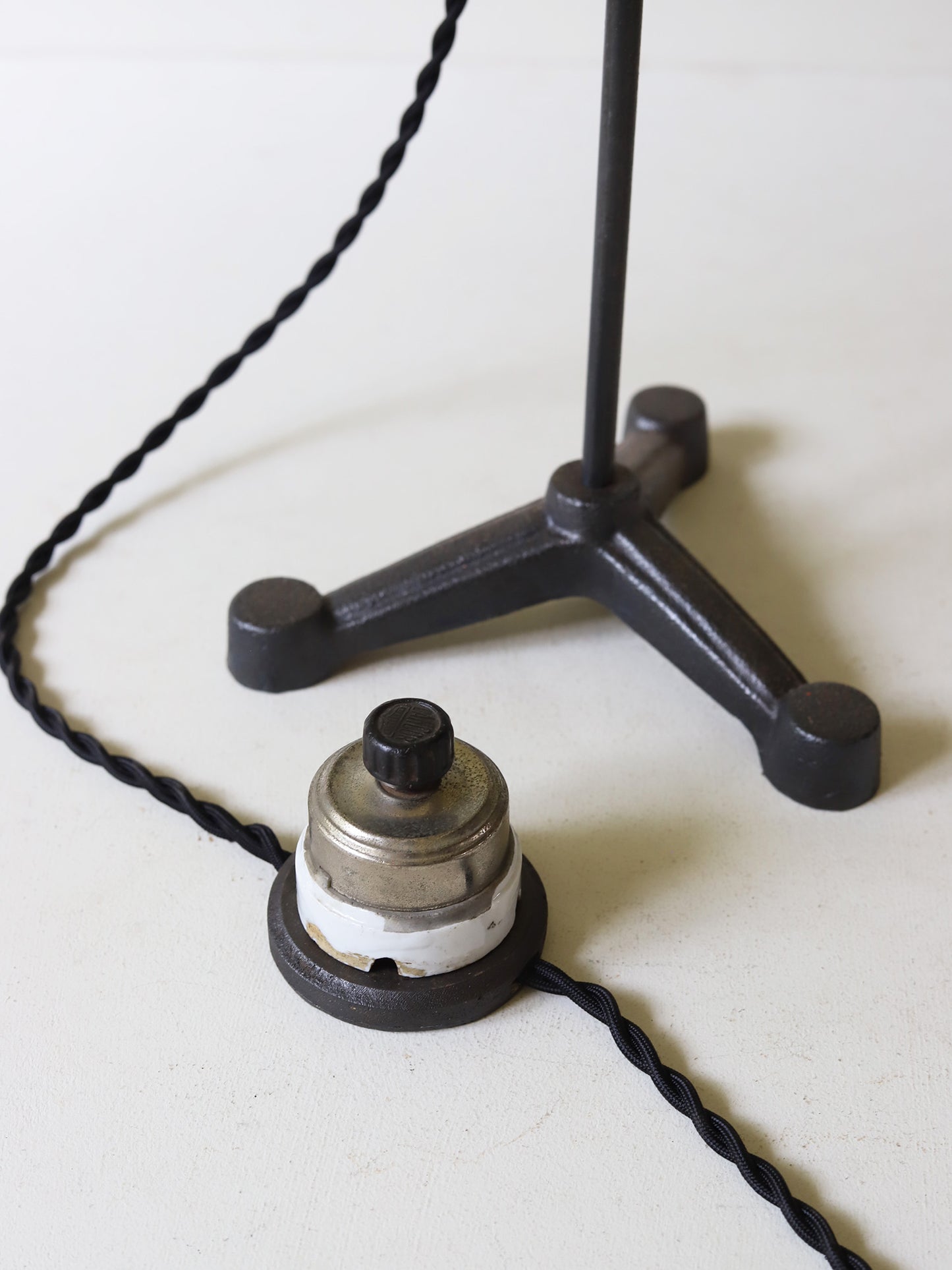 IRON STAND LAMP