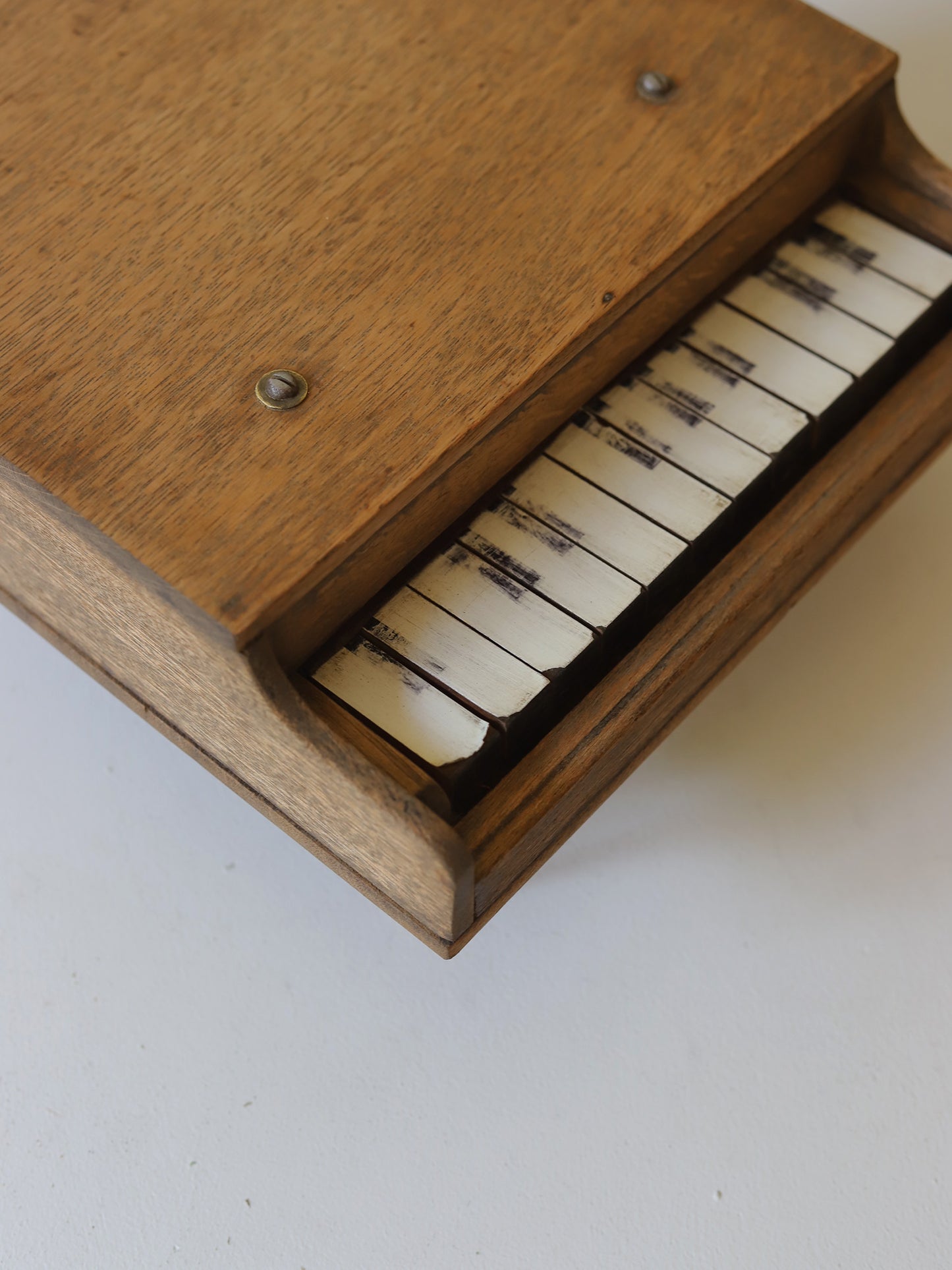TOY PIANO