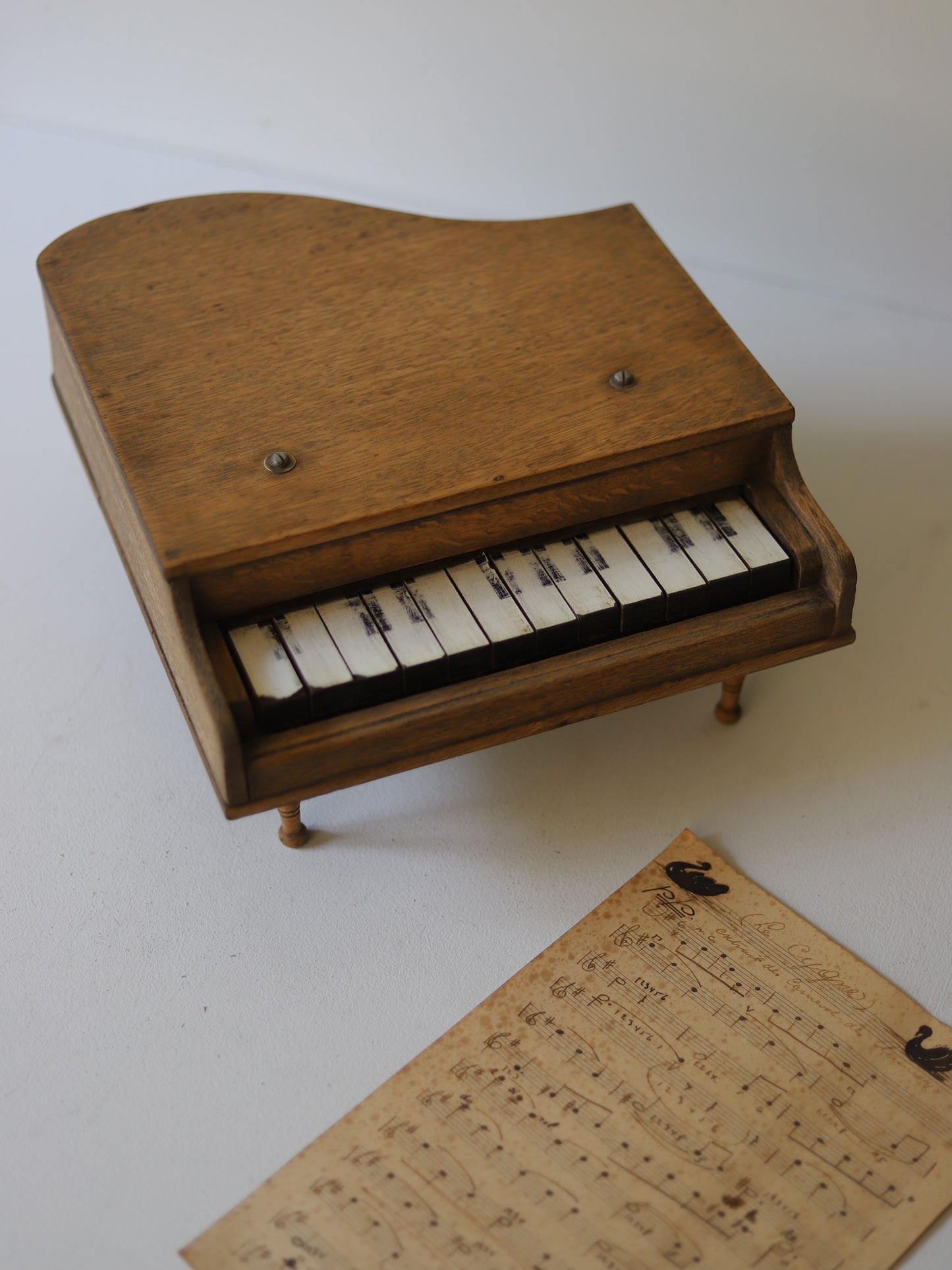 TOY PIANO