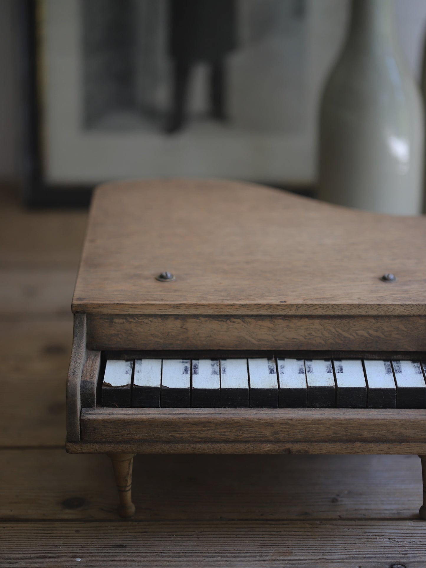 TOY PIANO