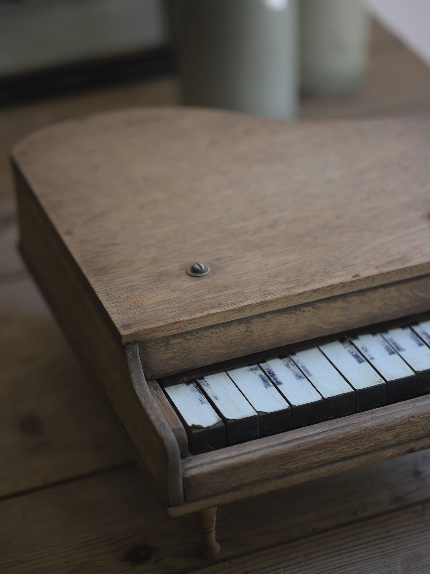 TOY PIANO