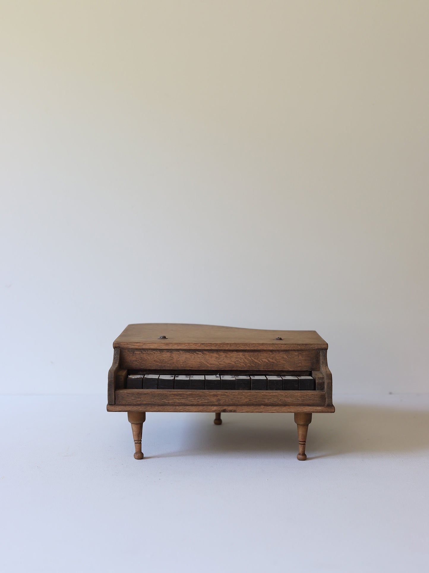 TOY PIANO