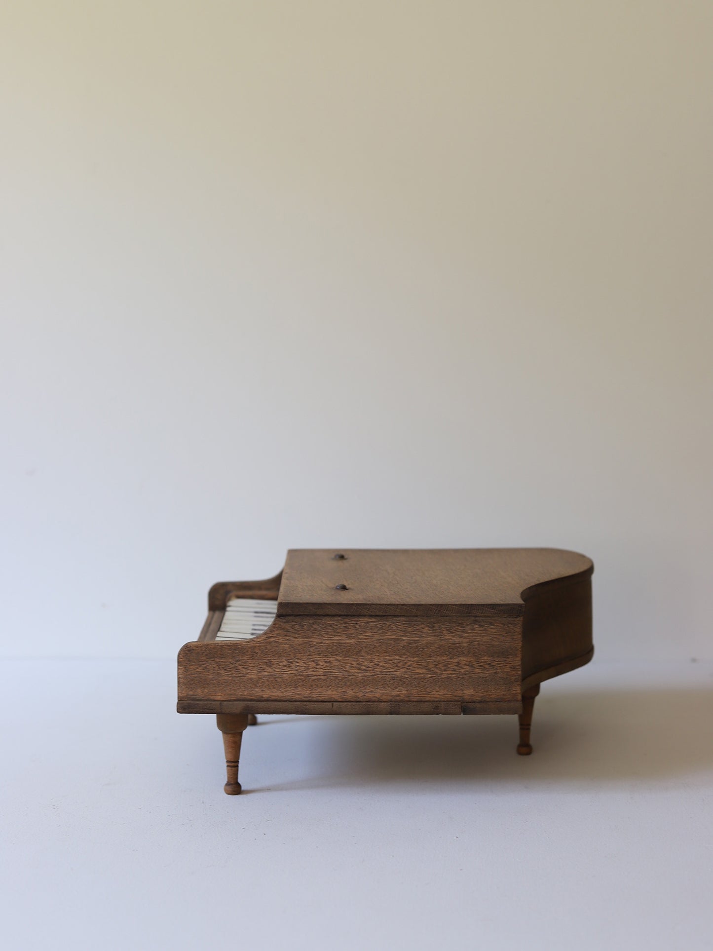TOY PIANO