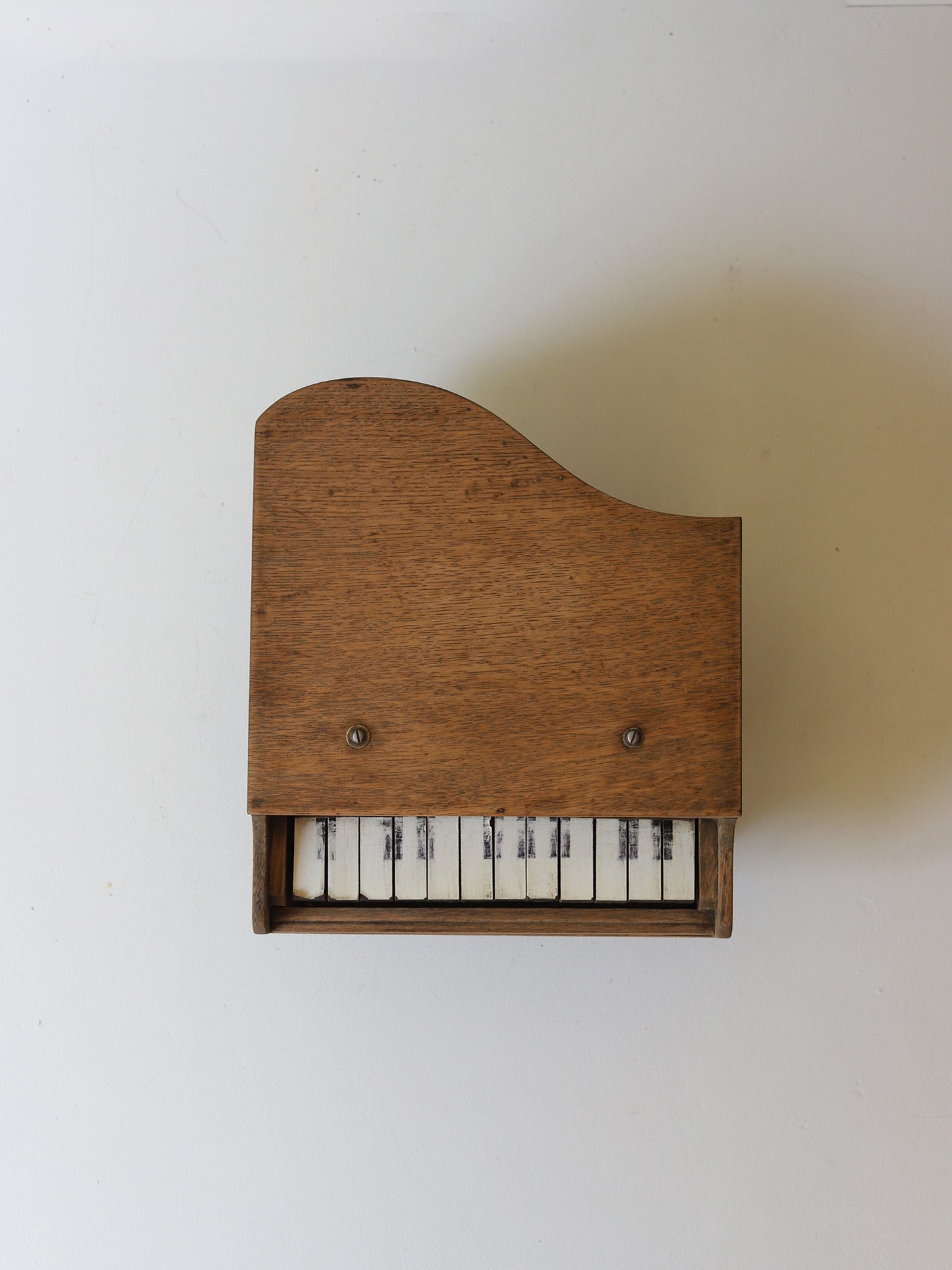 TOY PIANO