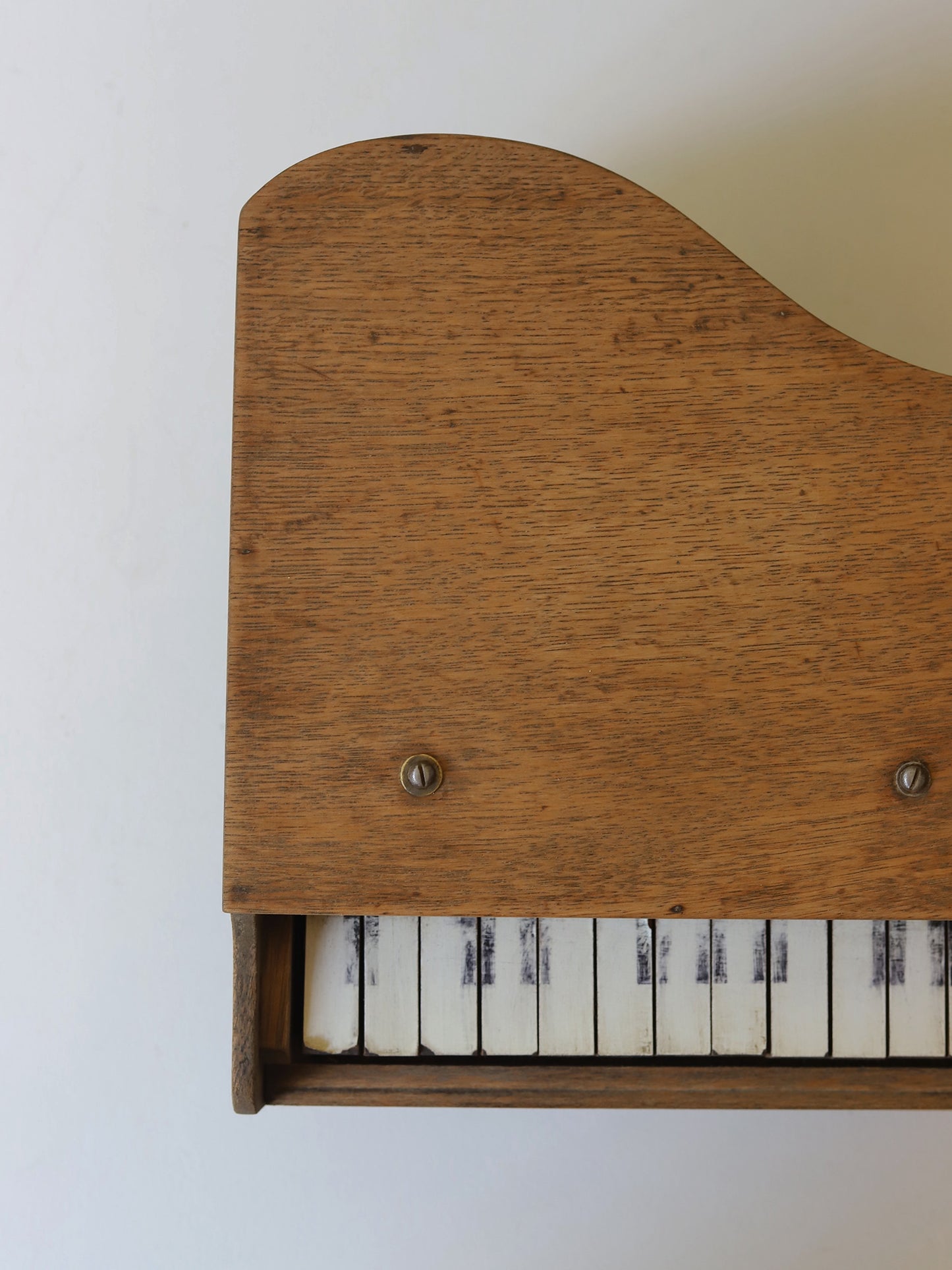TOY PIANO