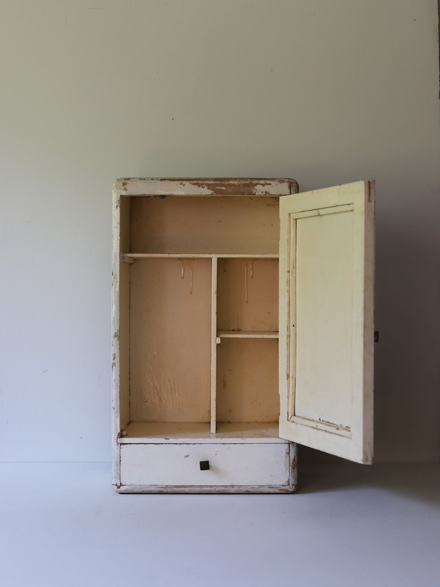 WALL SHELF