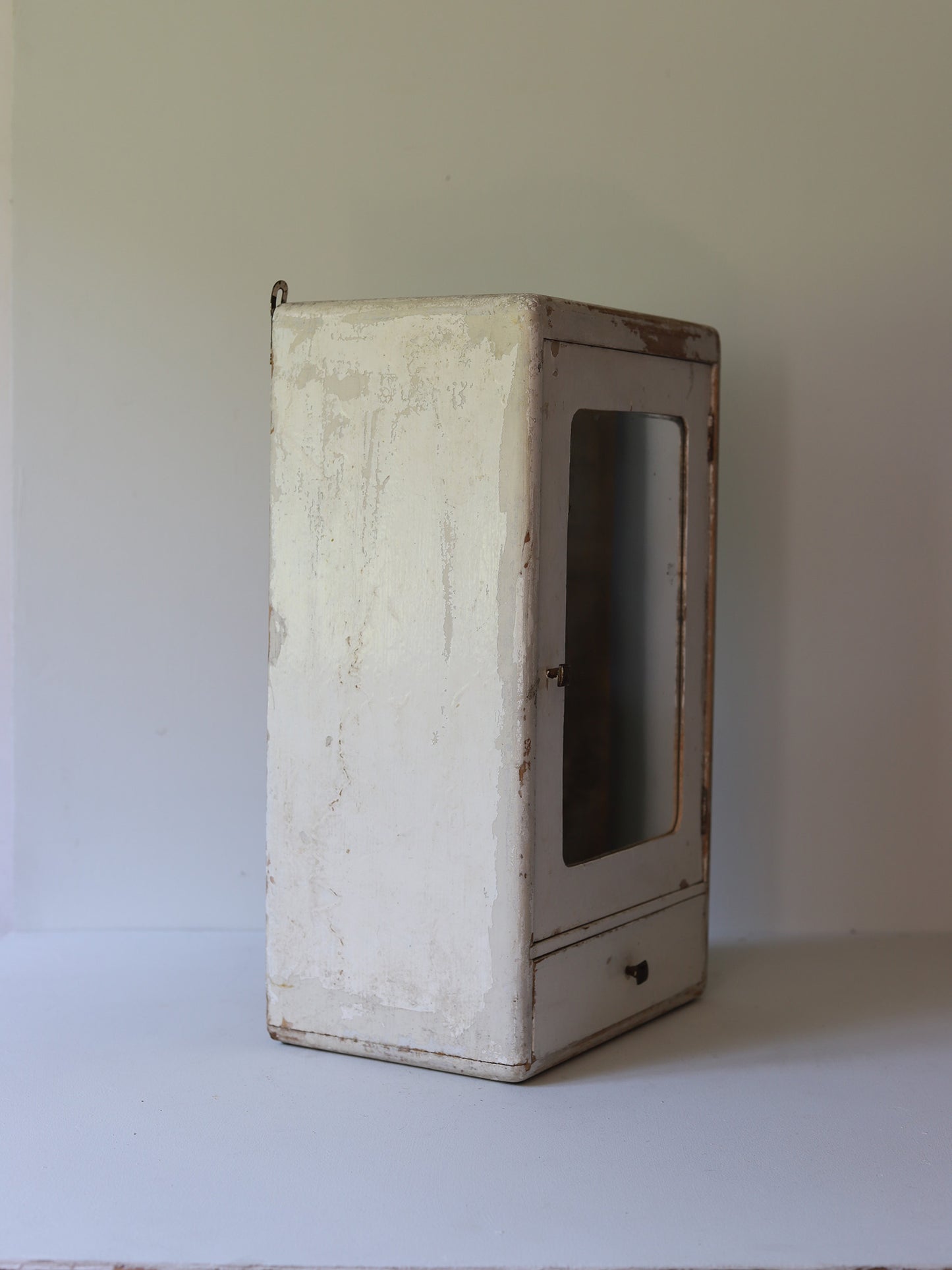 WALL SHELF