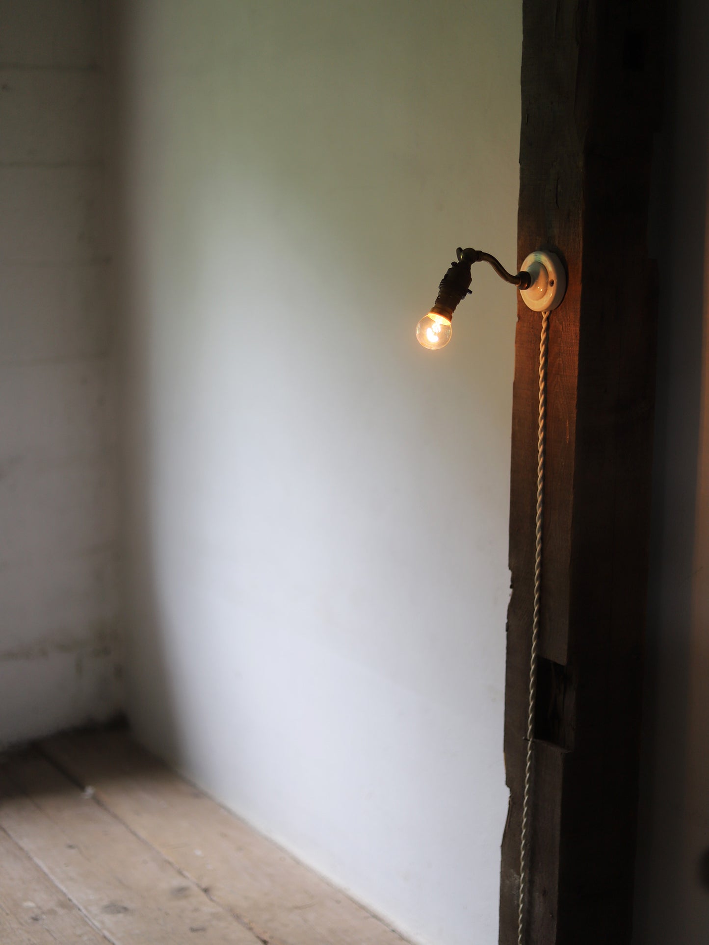 SMALL WALL LAMP