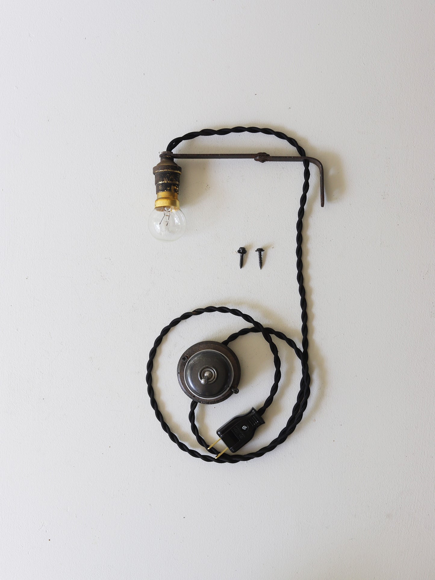 WALL LAMP