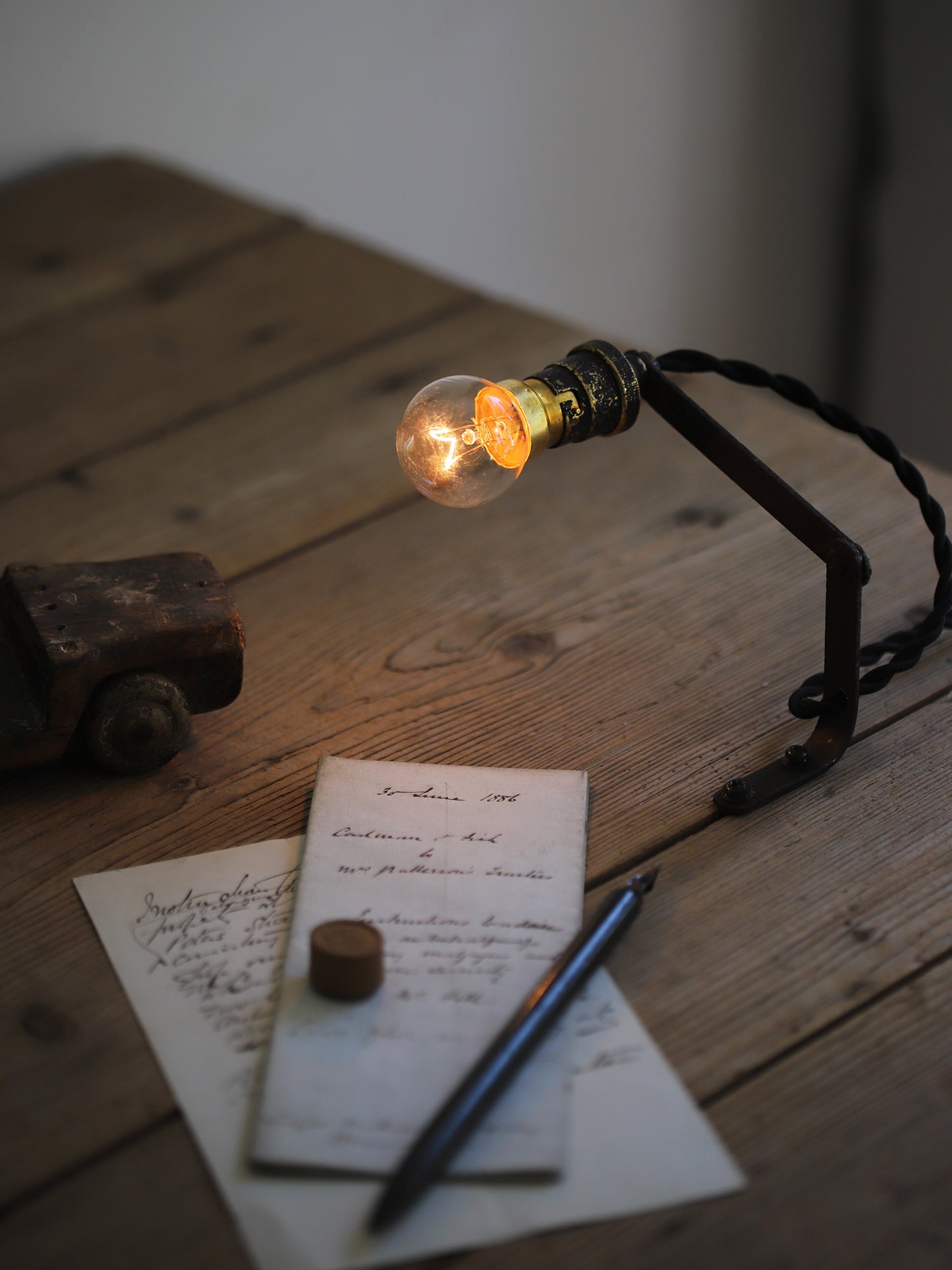 WALL LAMP