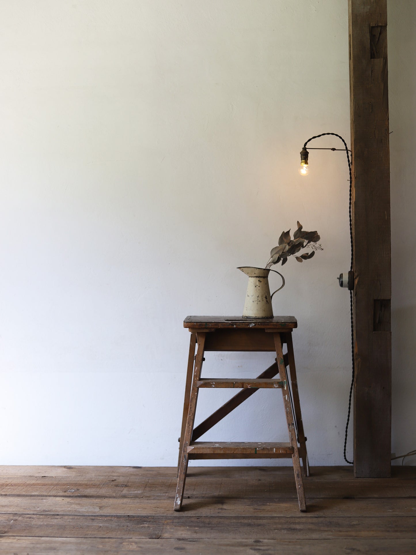 WALL LAMP
