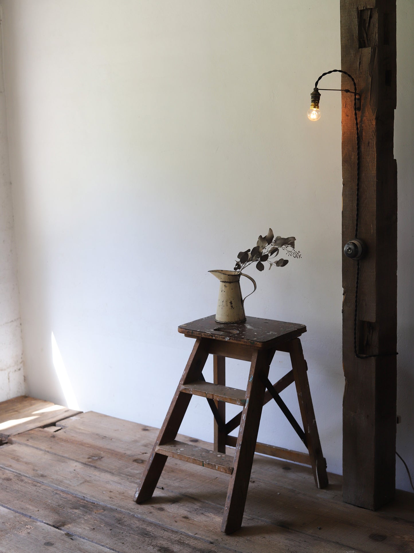 WALL LAMP