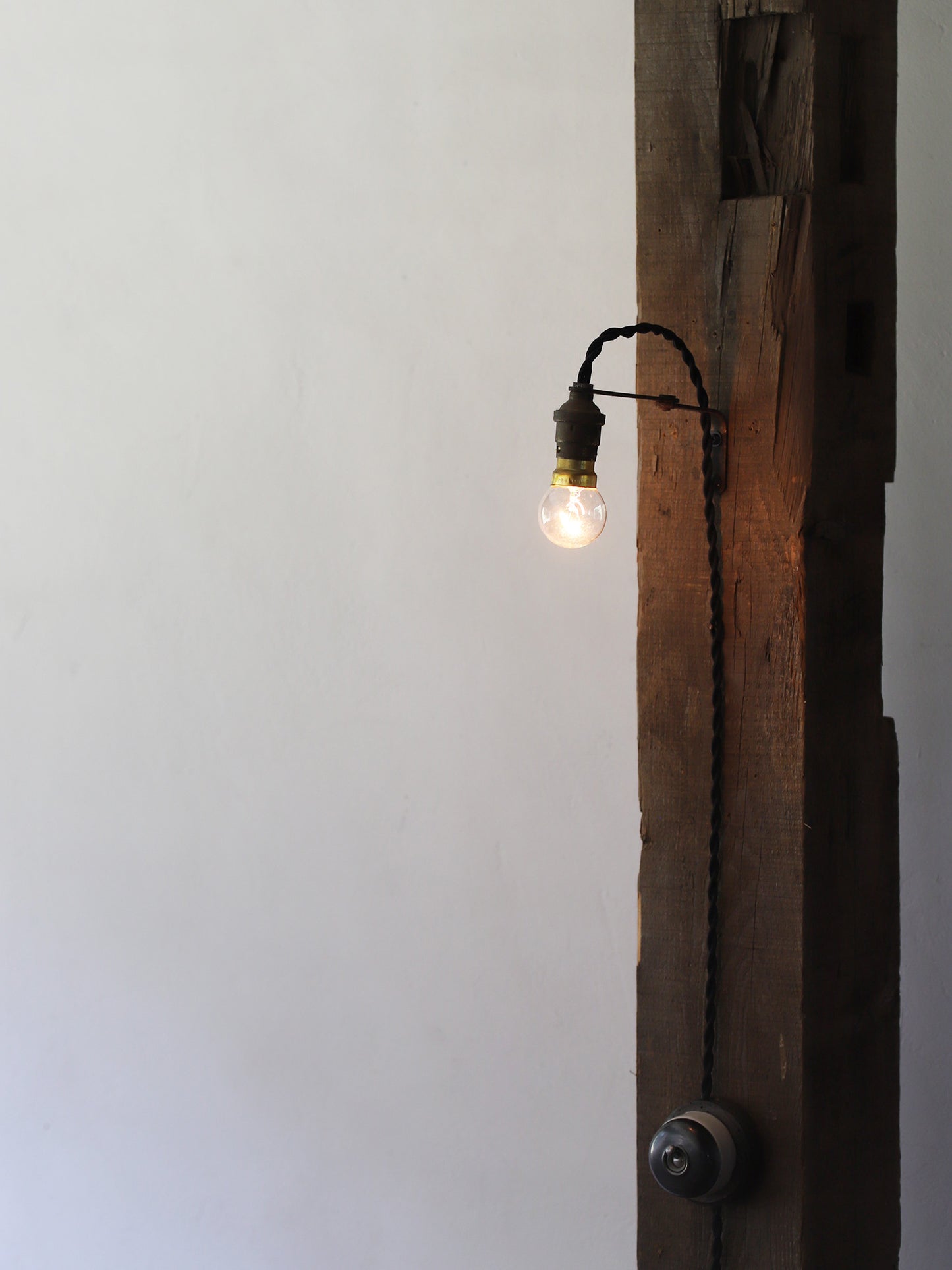 WALL LAMP