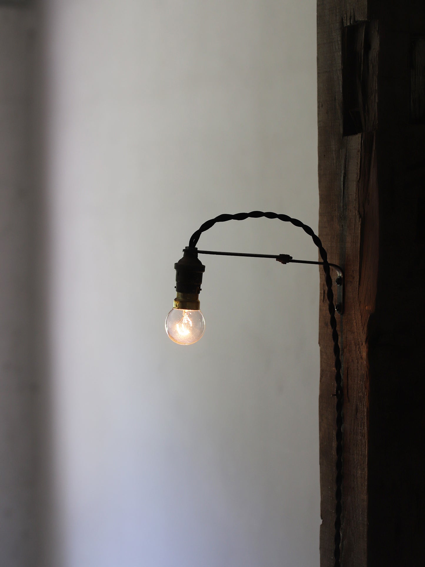 WALL LAMP
