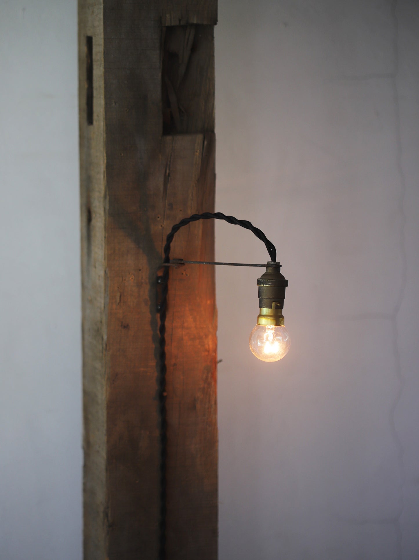 WALL LAMP