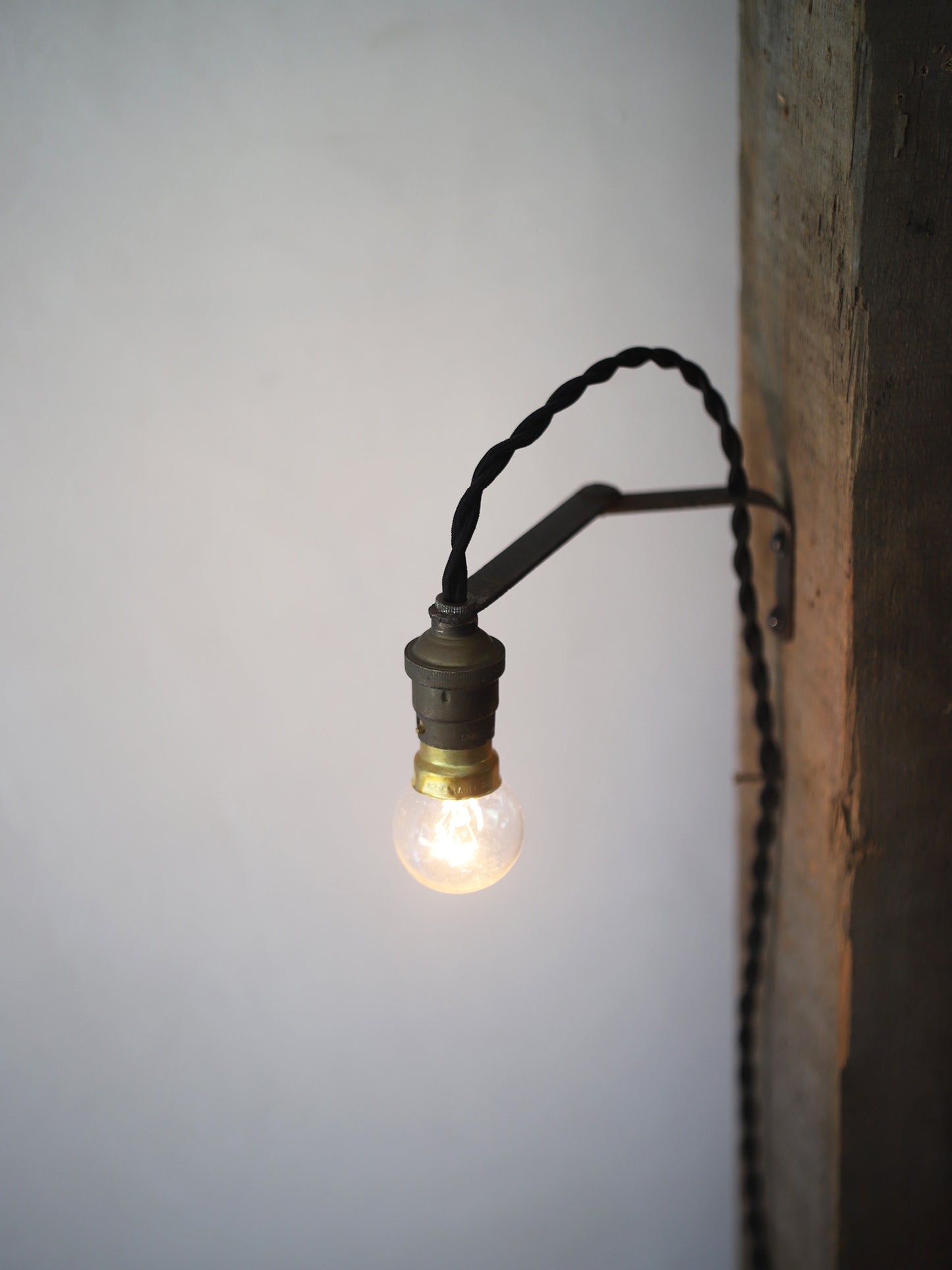 WALL LAMP