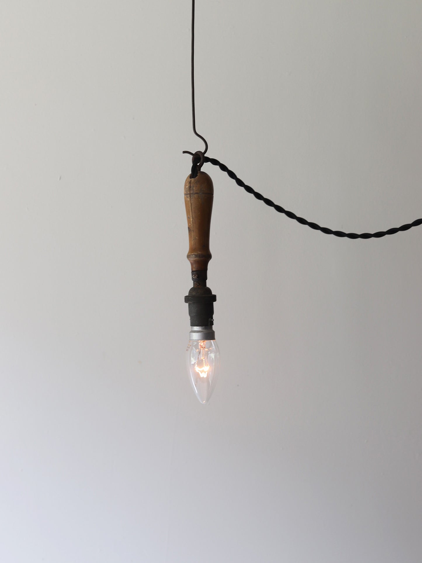 HANDLE LAMP