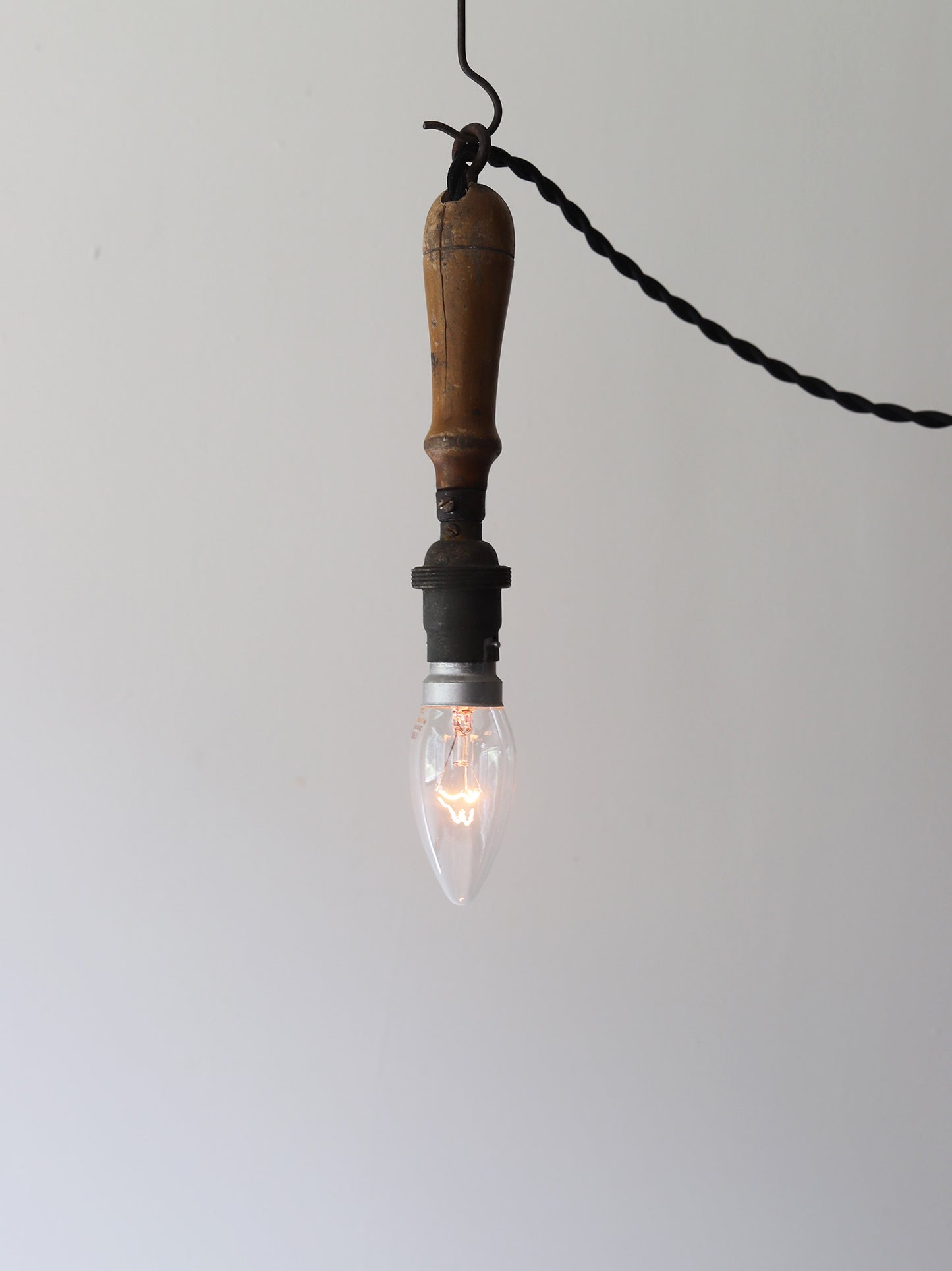 HANDLE LAMP