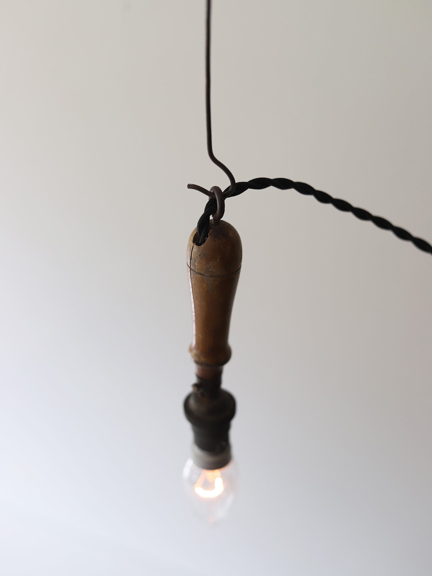 HANDLE LAMP