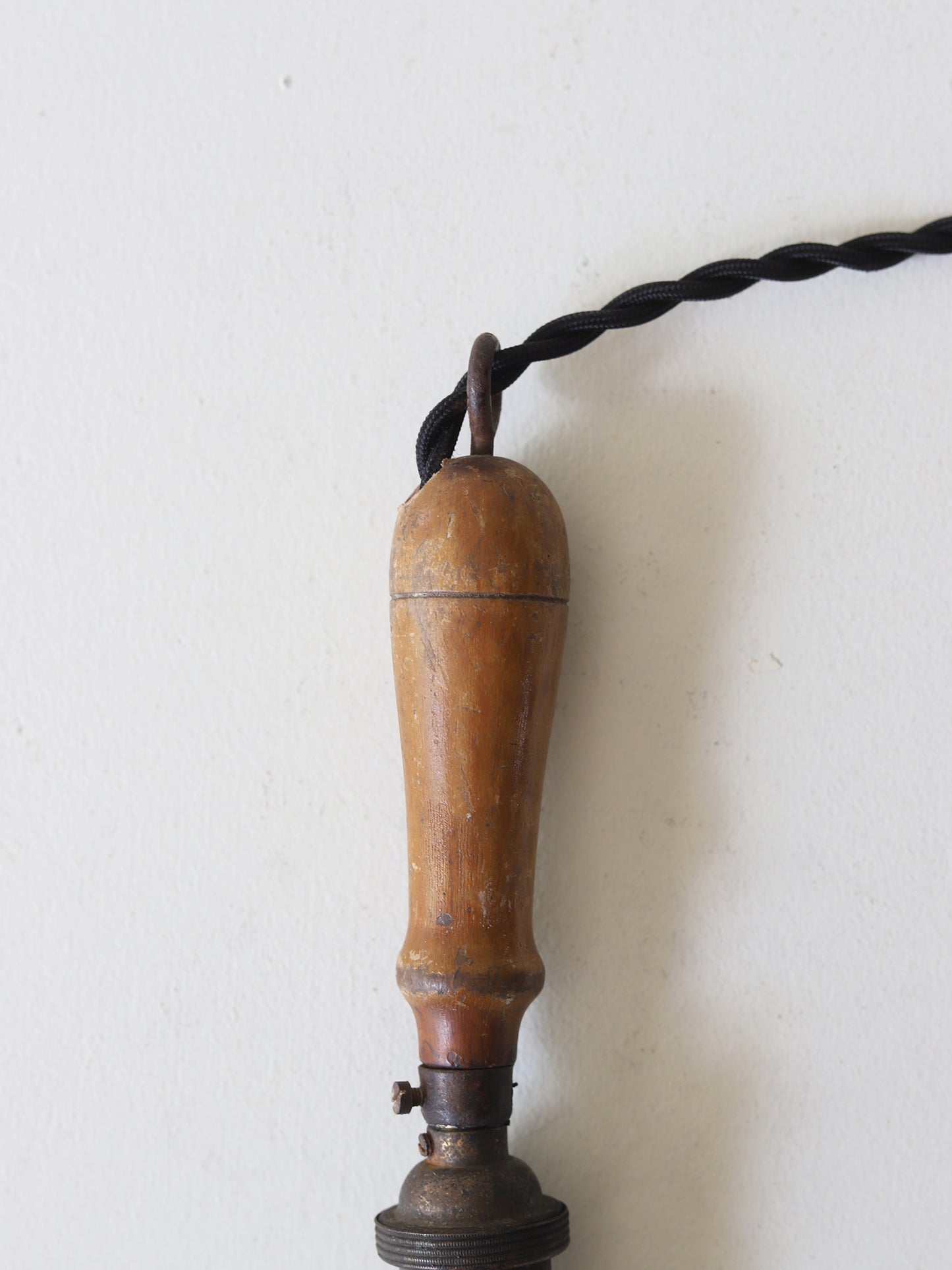 HANDLE LAMP