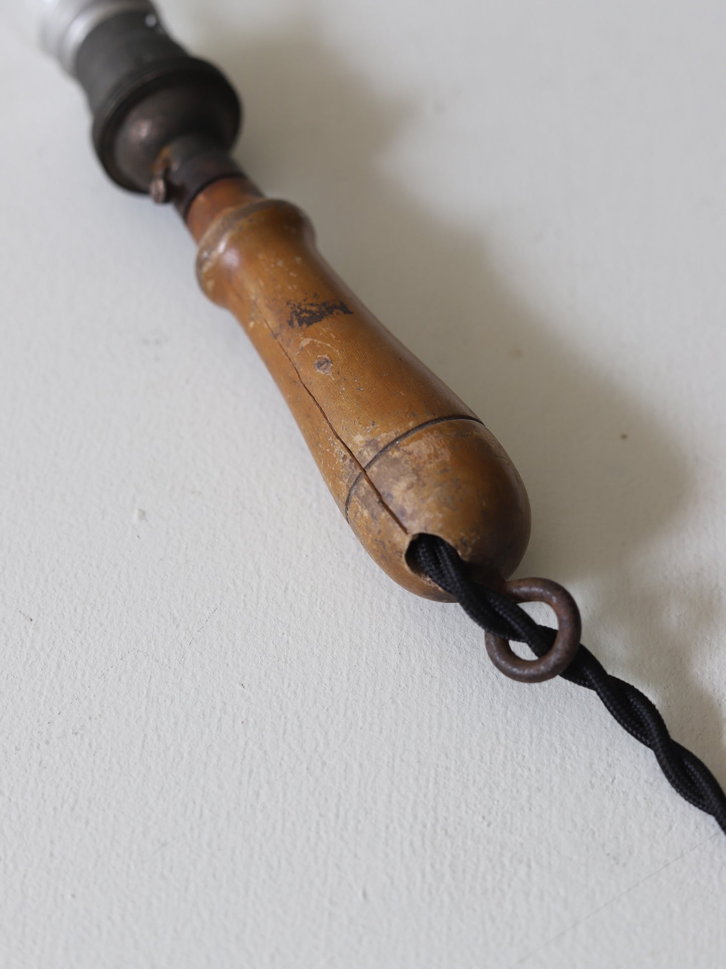 HANDLE LAMP