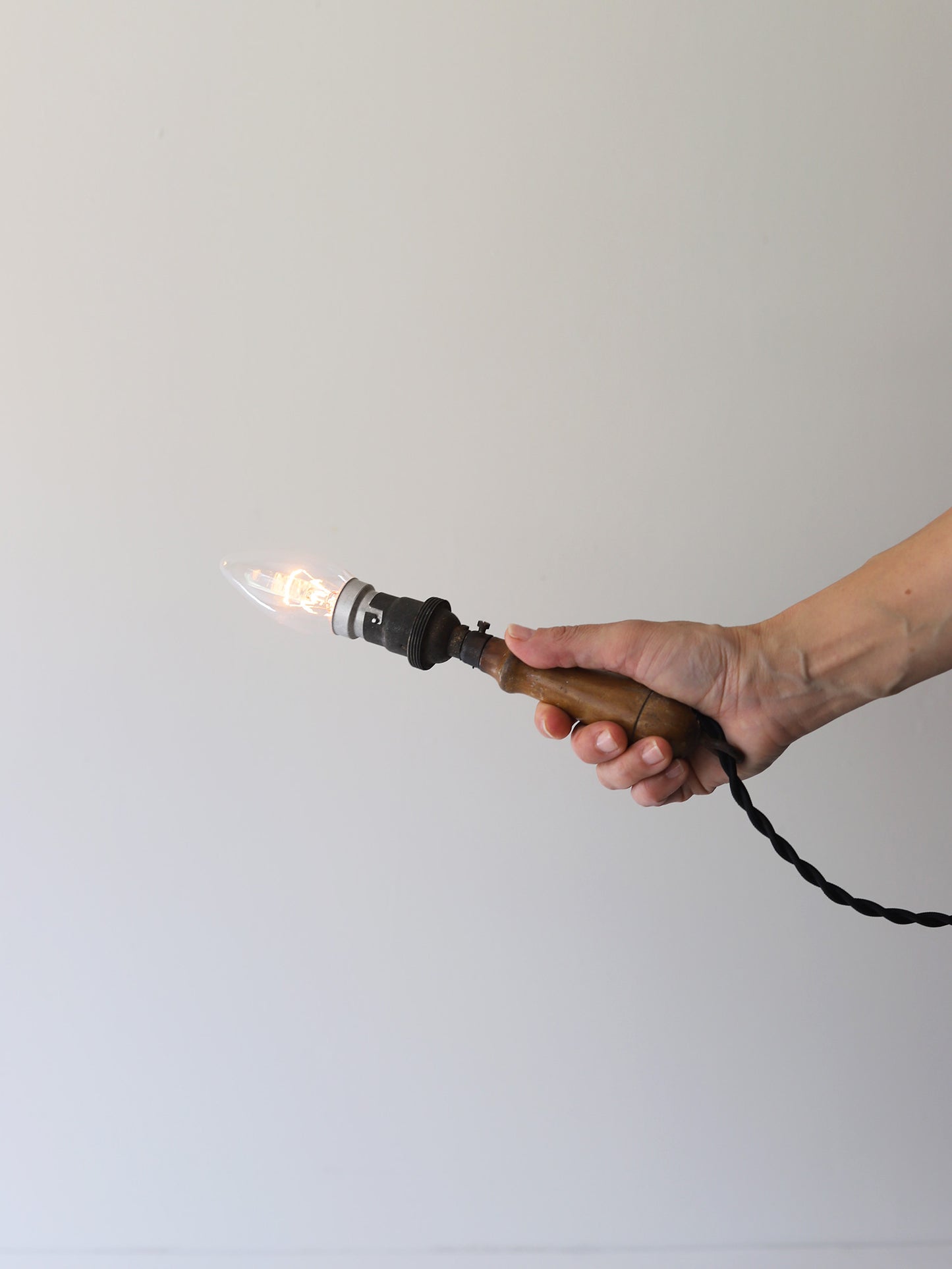 HANDLE LAMP