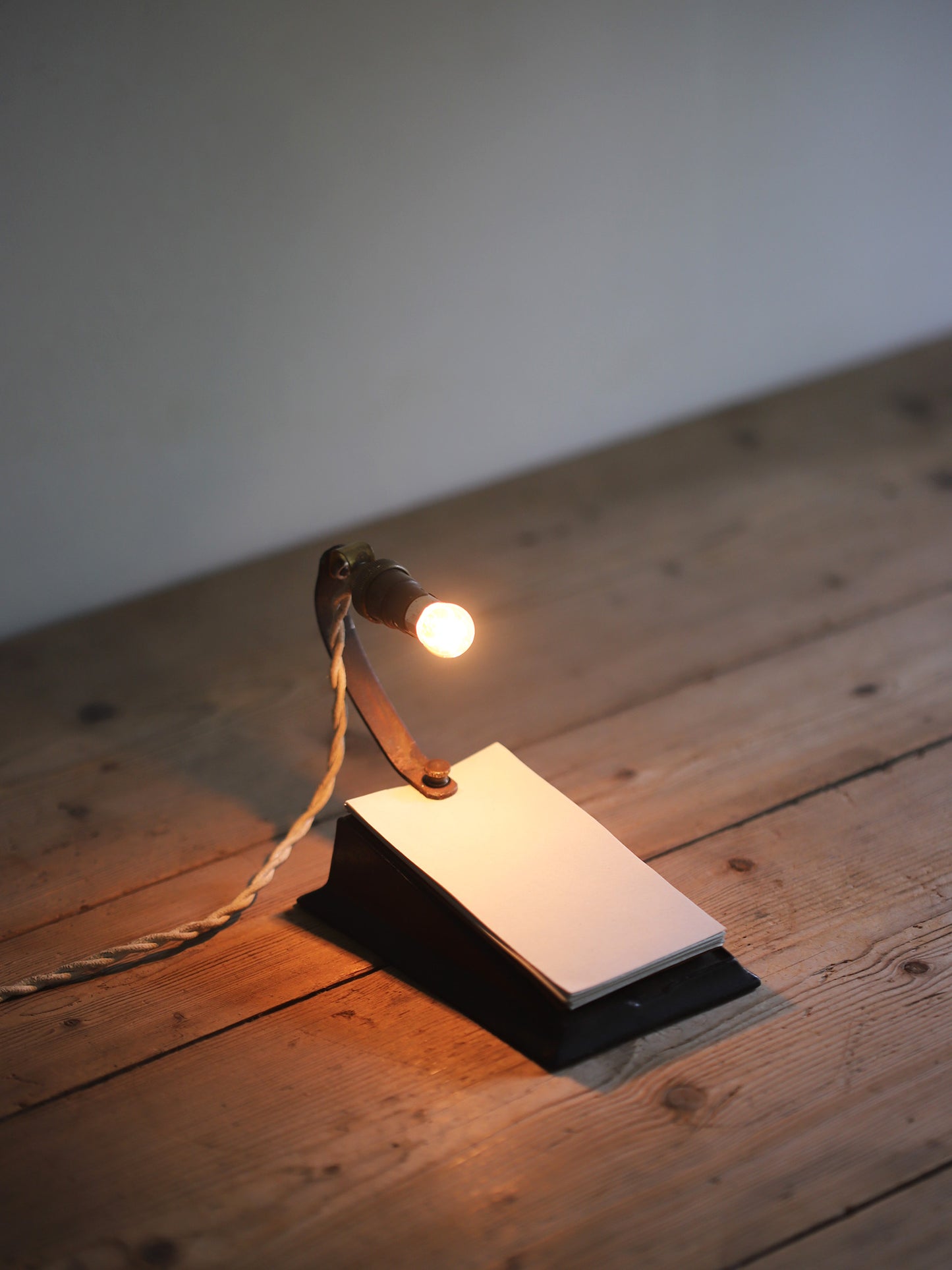 MEMO STAND LAMP