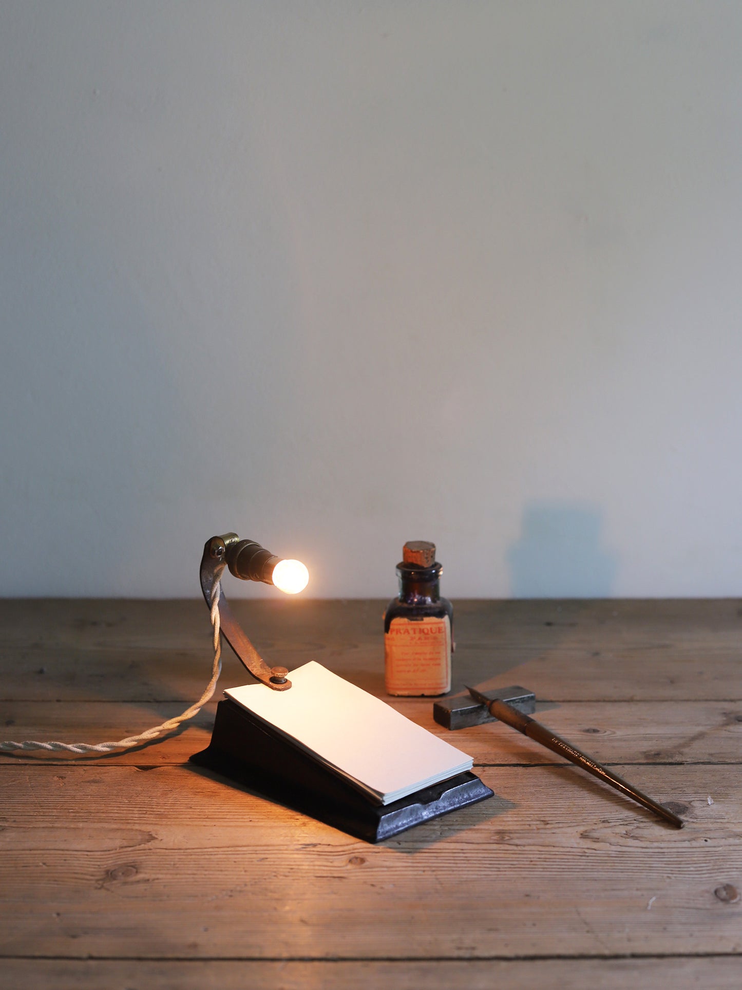 MEMO STAND LAMP